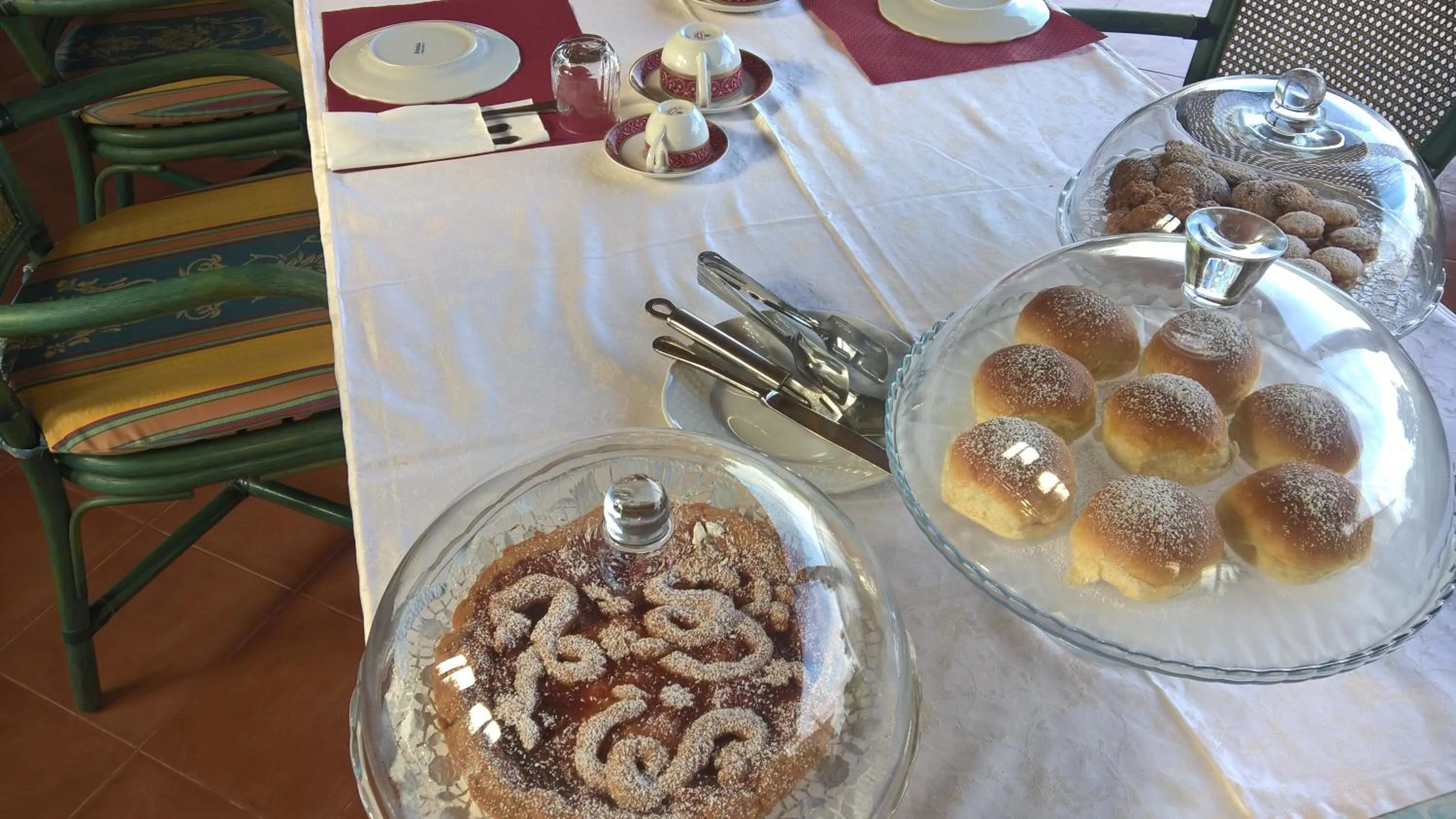 Food and drinks in B&B Macchia d'Olmo