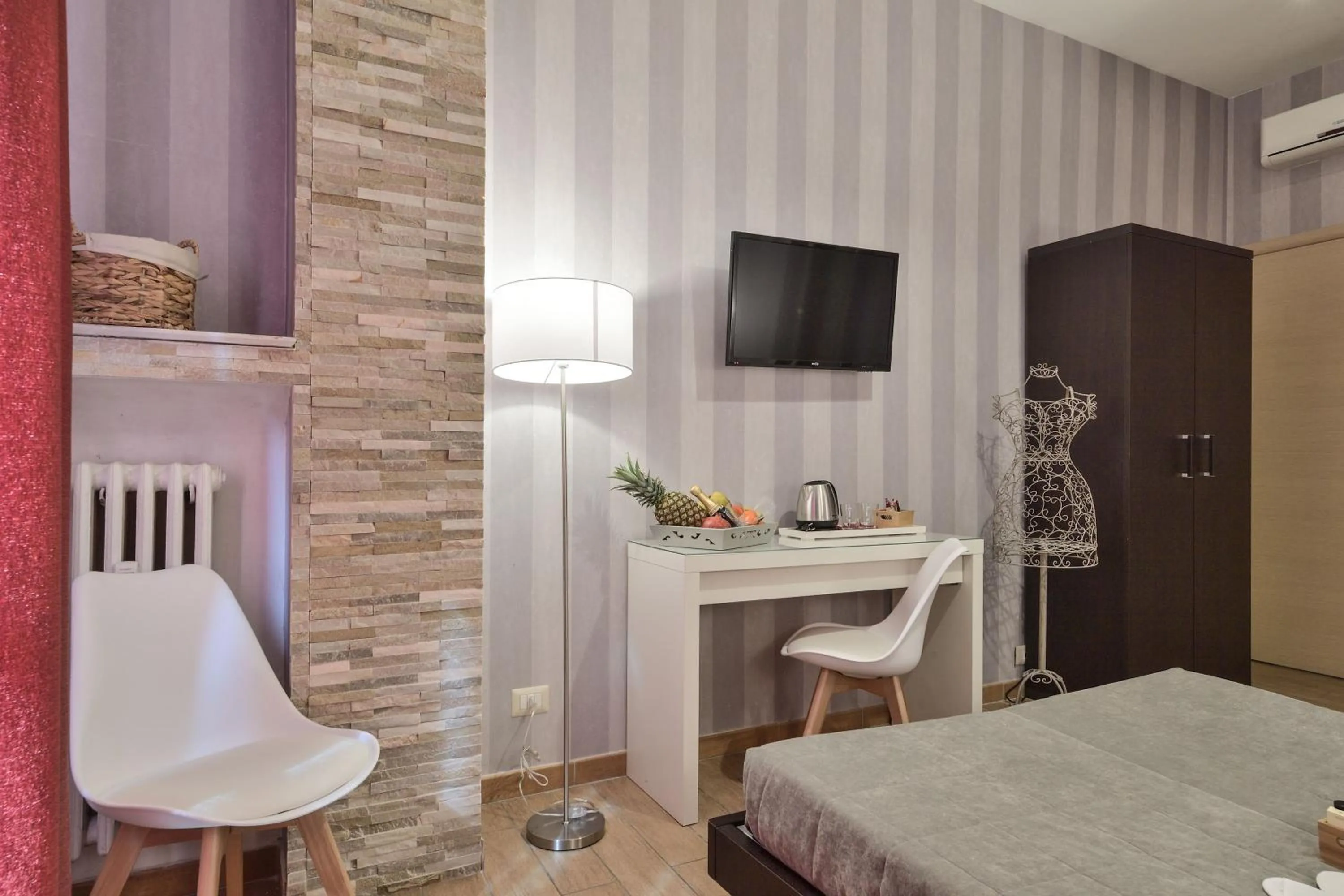 Photo of the whole room, Bed in Santamaggiore