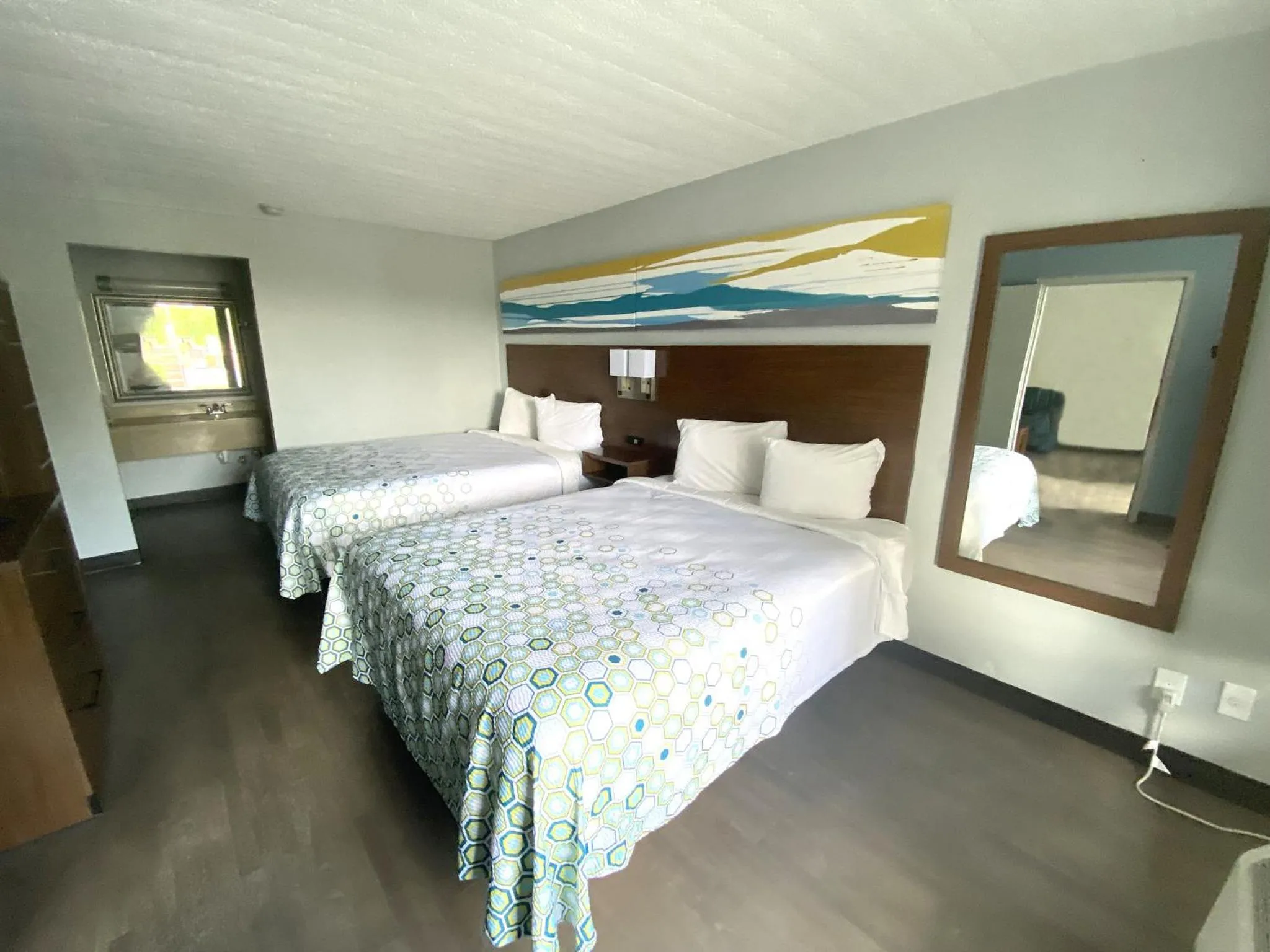 Photo of the whole room, Bed in HomeTowne Studios by Red Roof Vero Beach - I-95