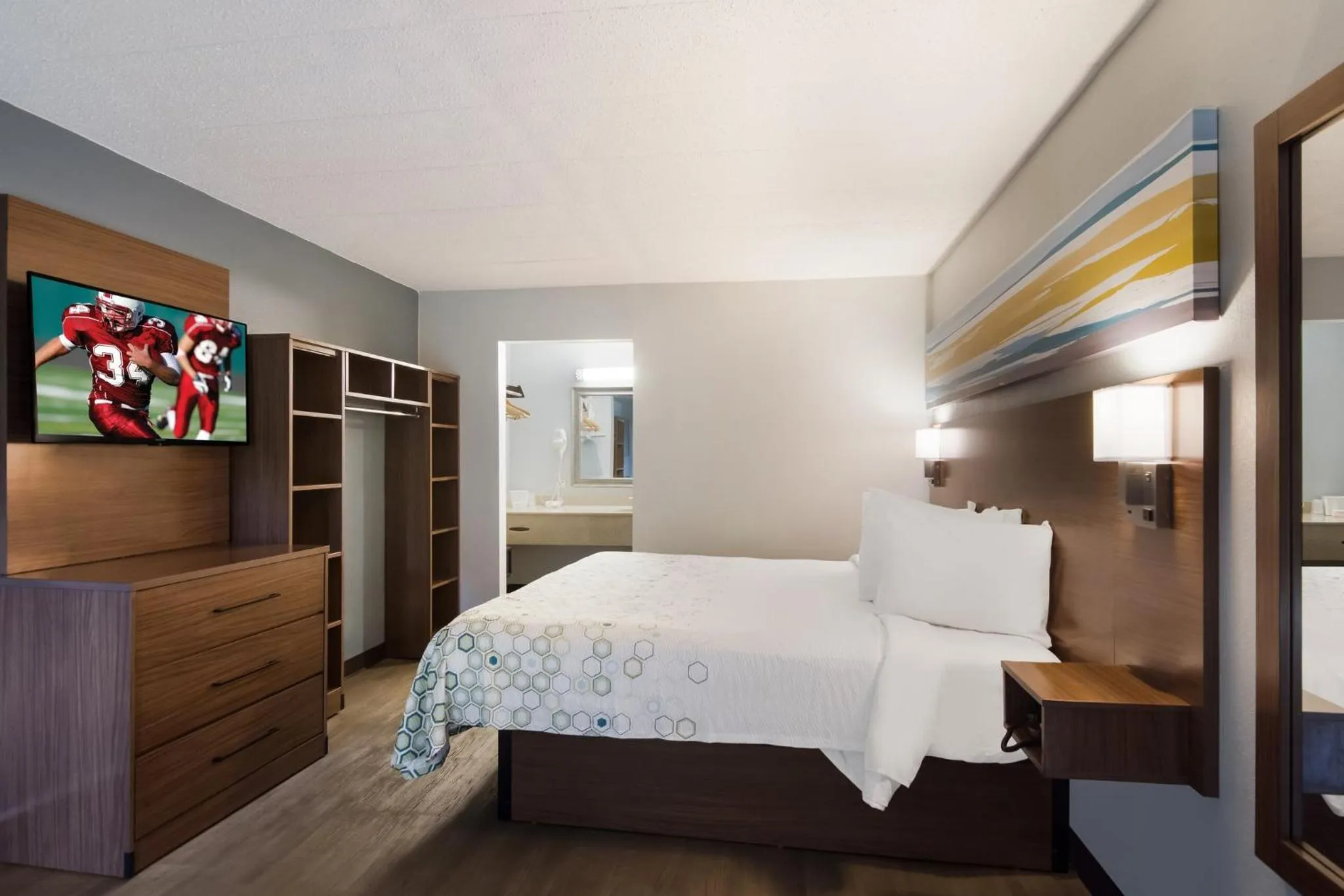 Photo of the whole room, Bed in HomeTowne Studios by Red Roof Vero Beach - I-95