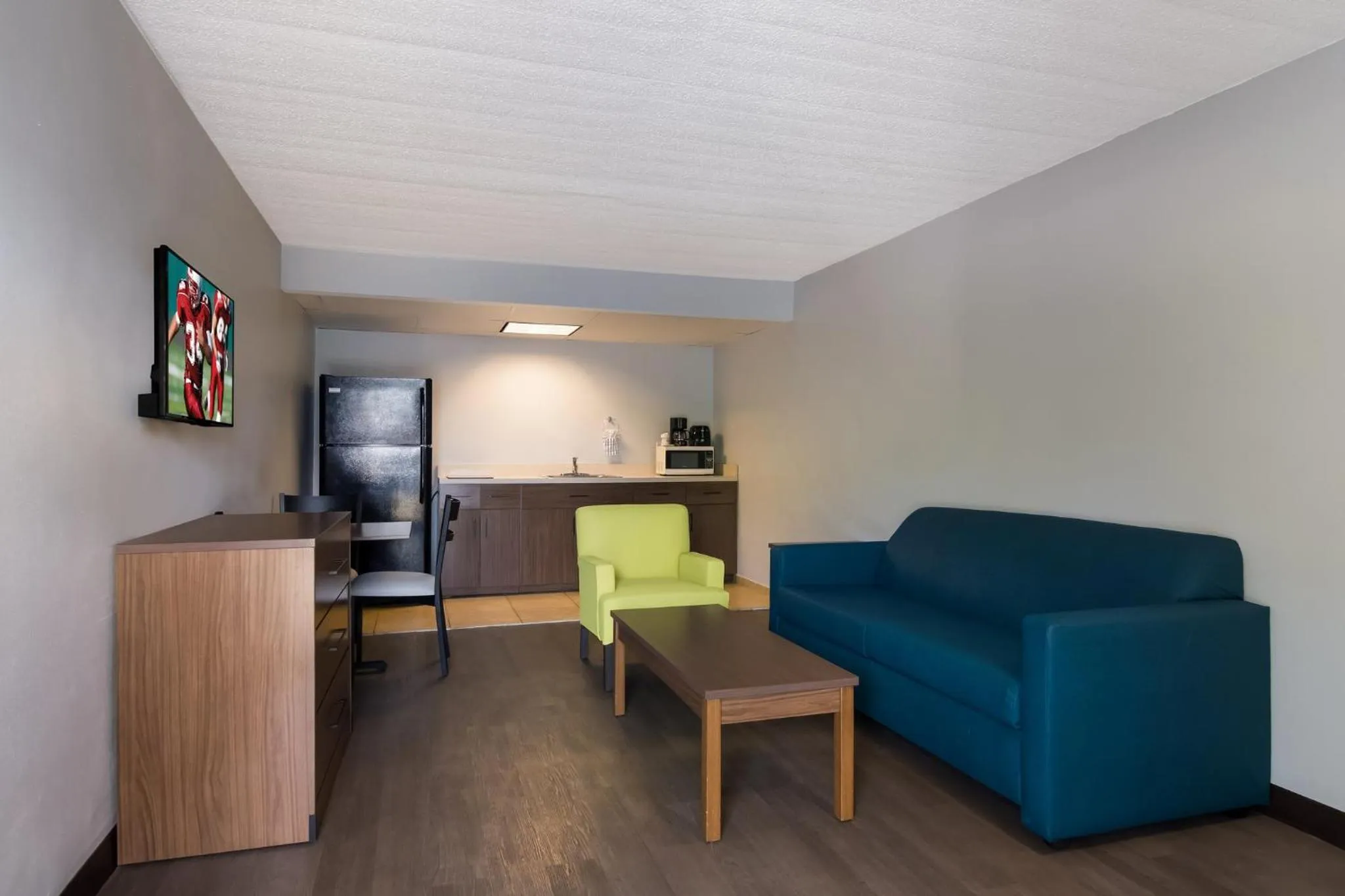 Kitchen or kitchenette in HomeTowne Studios by Red Roof Vero Beach - I-95