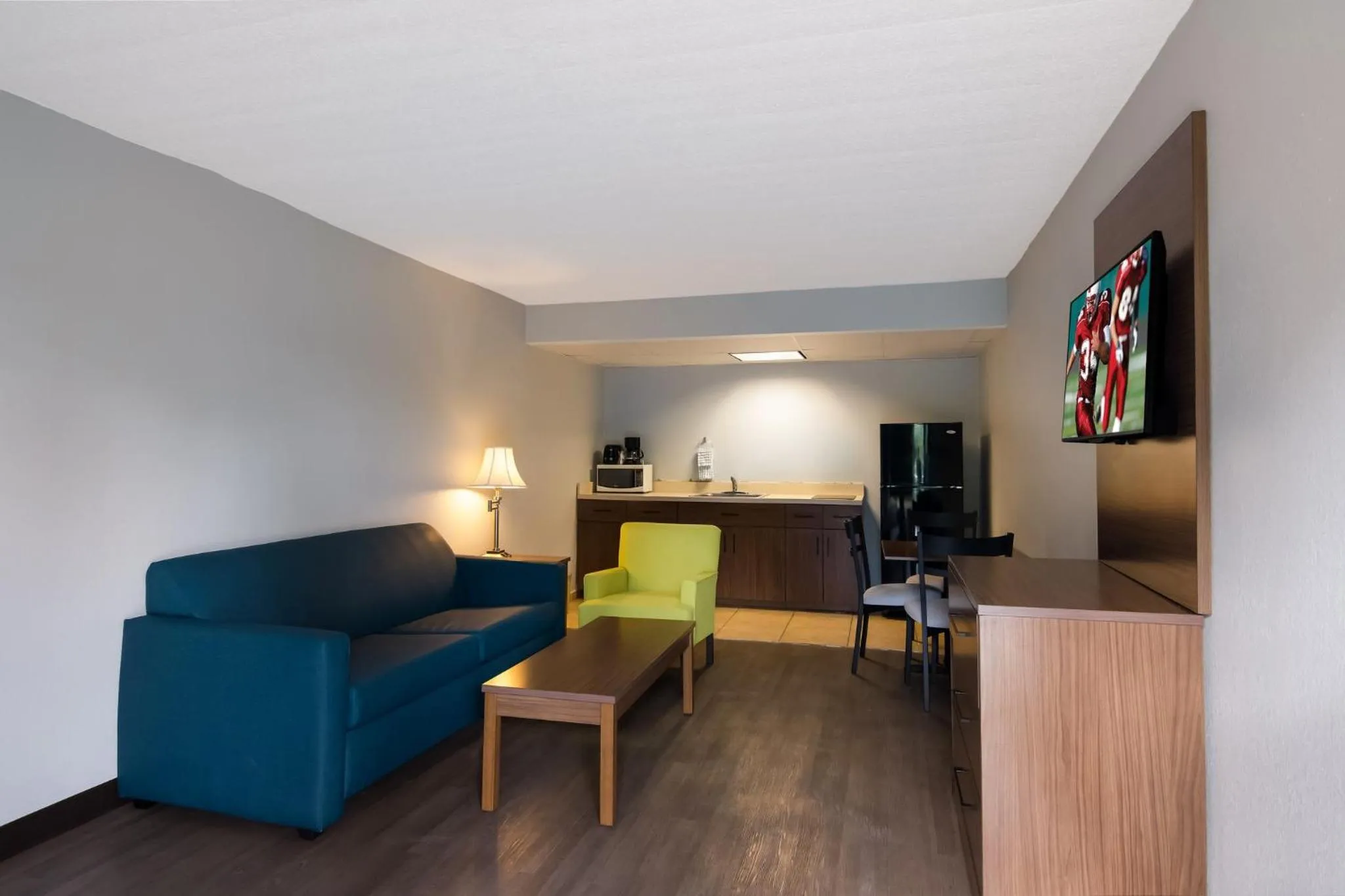 Kitchen or kitchenette in HomeTowne Studios by Red Roof Vero Beach - I-95