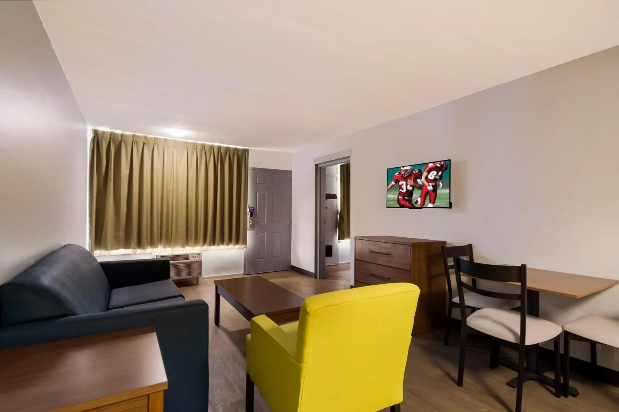 Bedroom in HomeTowne Studios by Red Roof Vero Beach - I-95