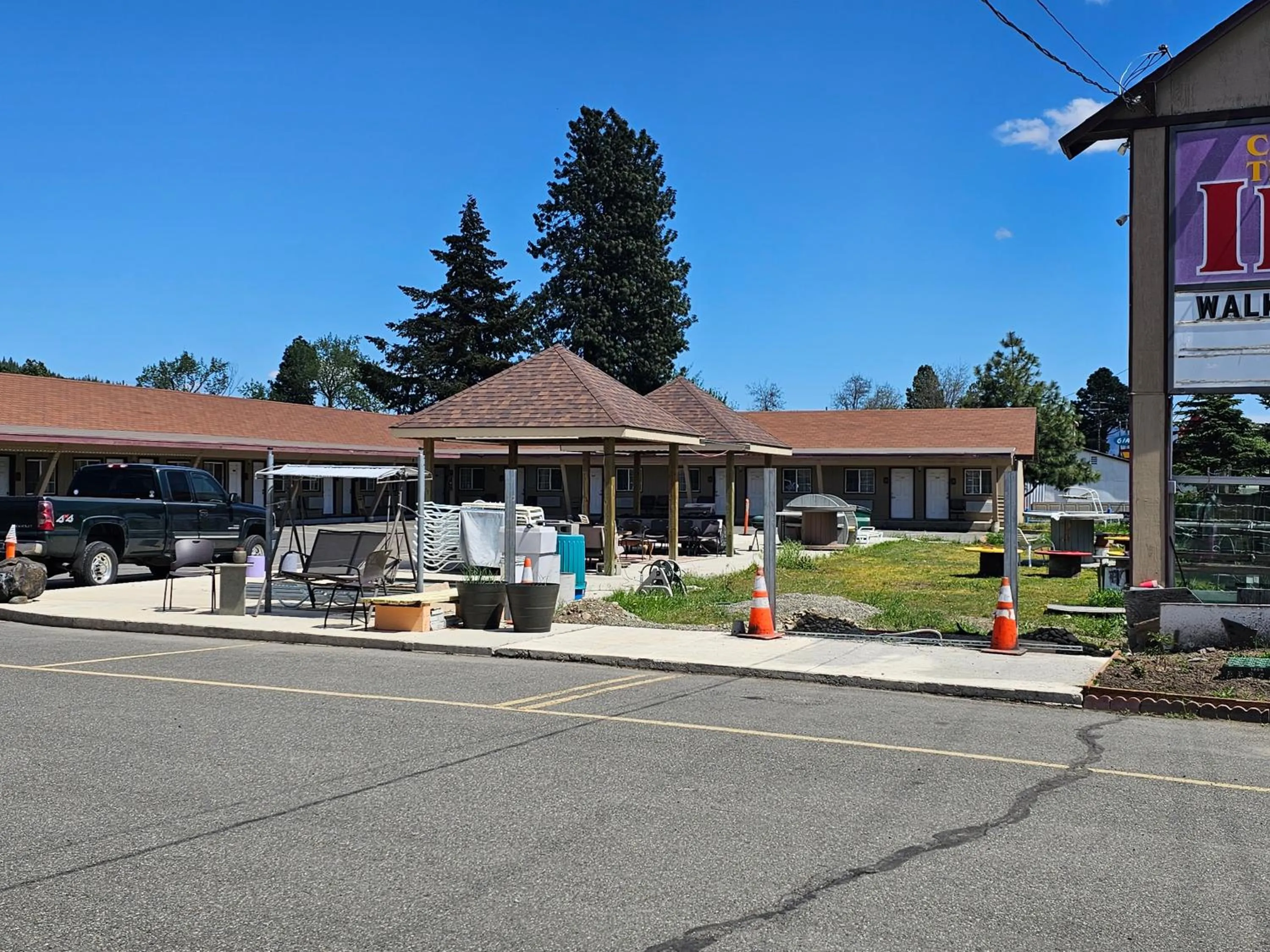 Property building in Cle Elum Travelers Inn
