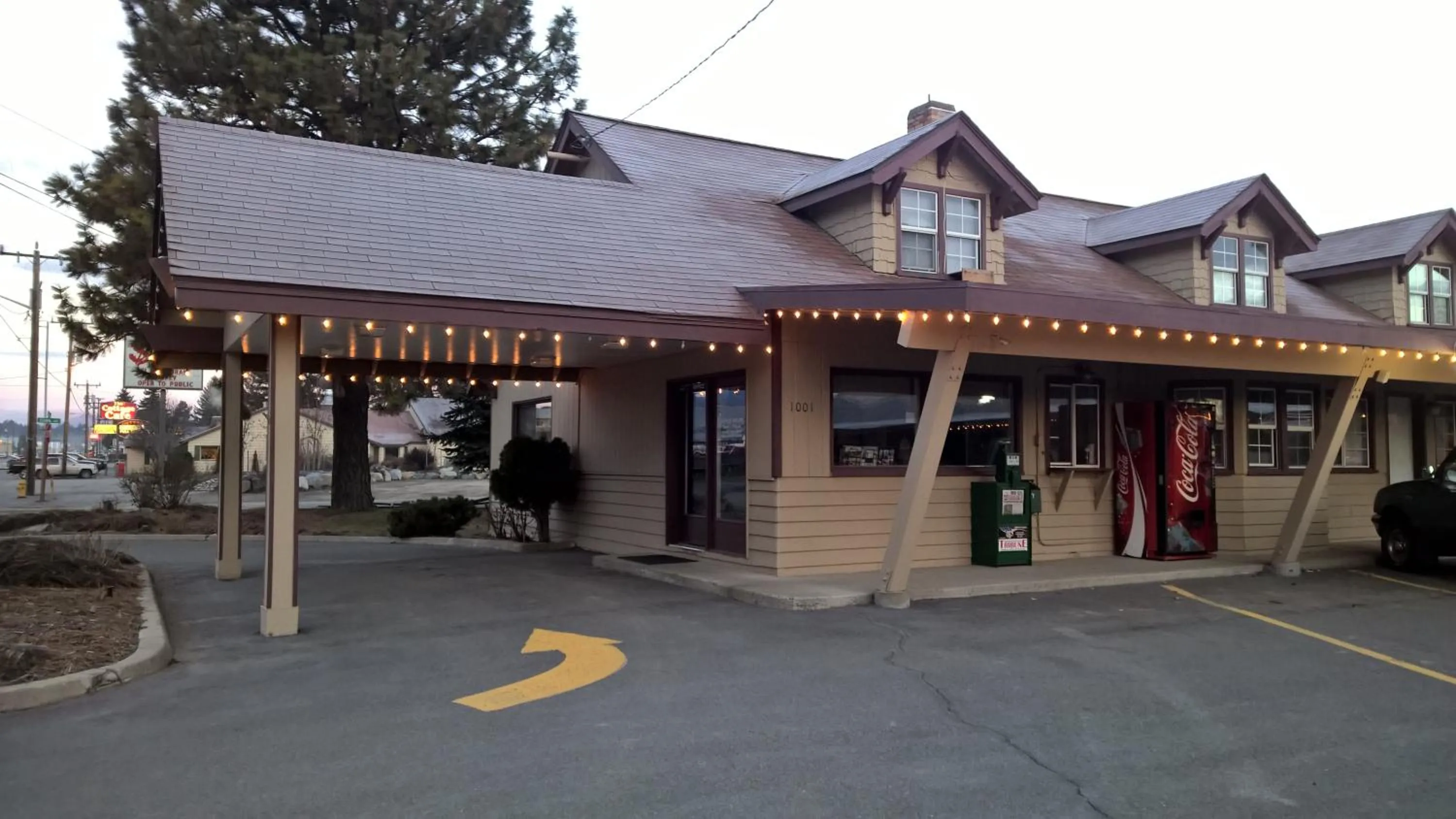 Property building in Cle Elum Travelers Inn