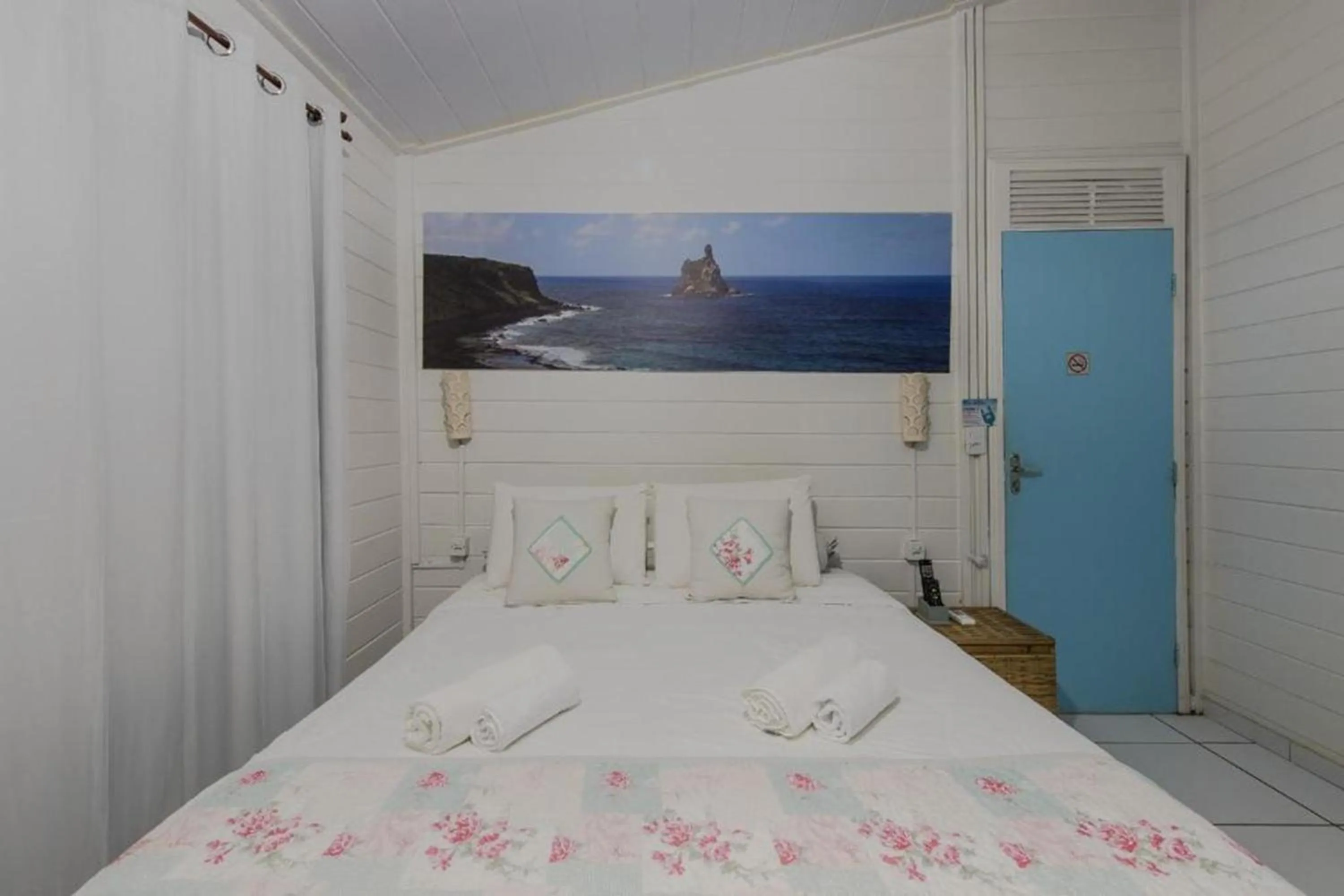 Bathroom, Bed in Pousada da Carmô