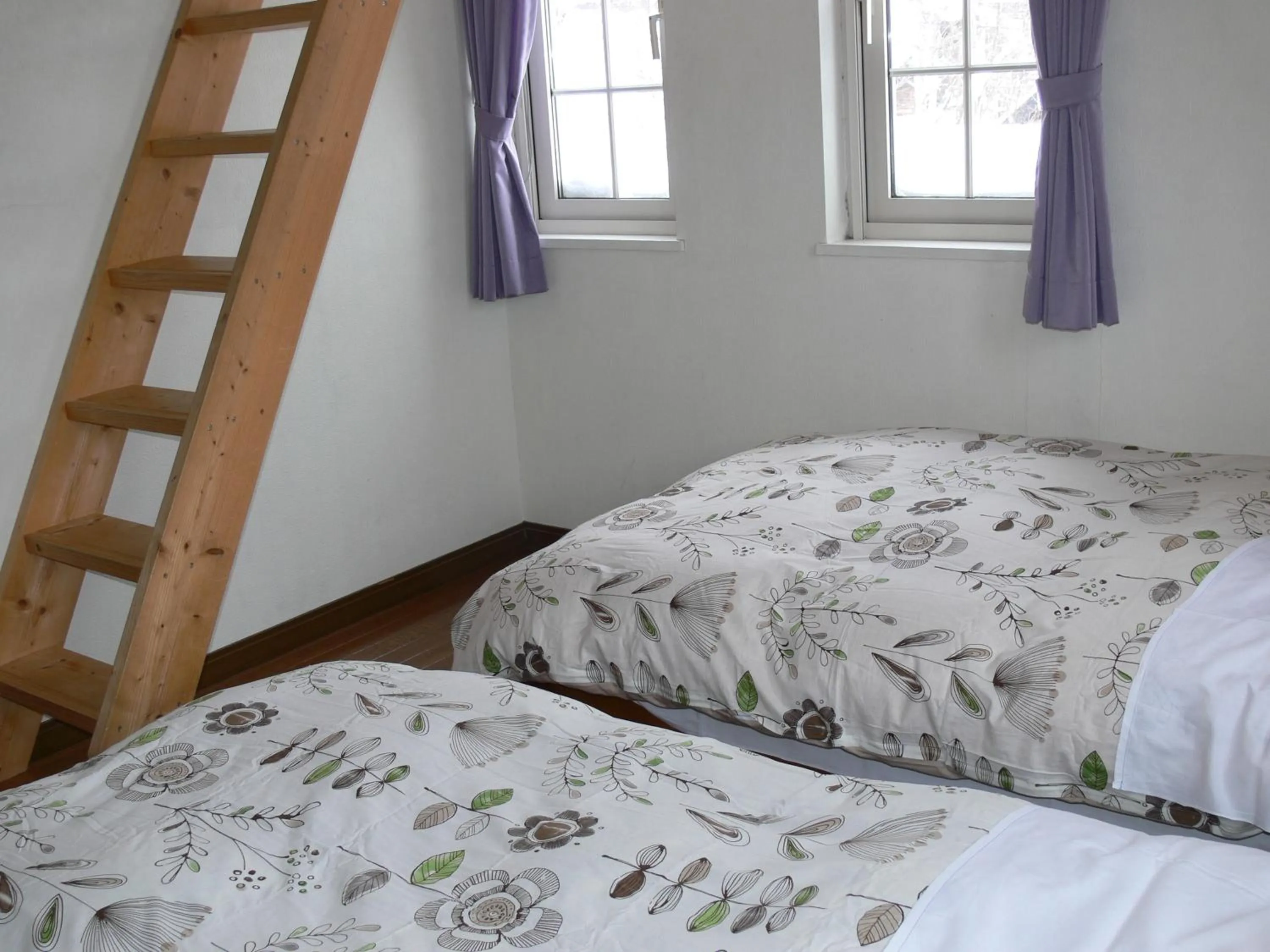 Decorative detail, Bed in Pension Locomotion