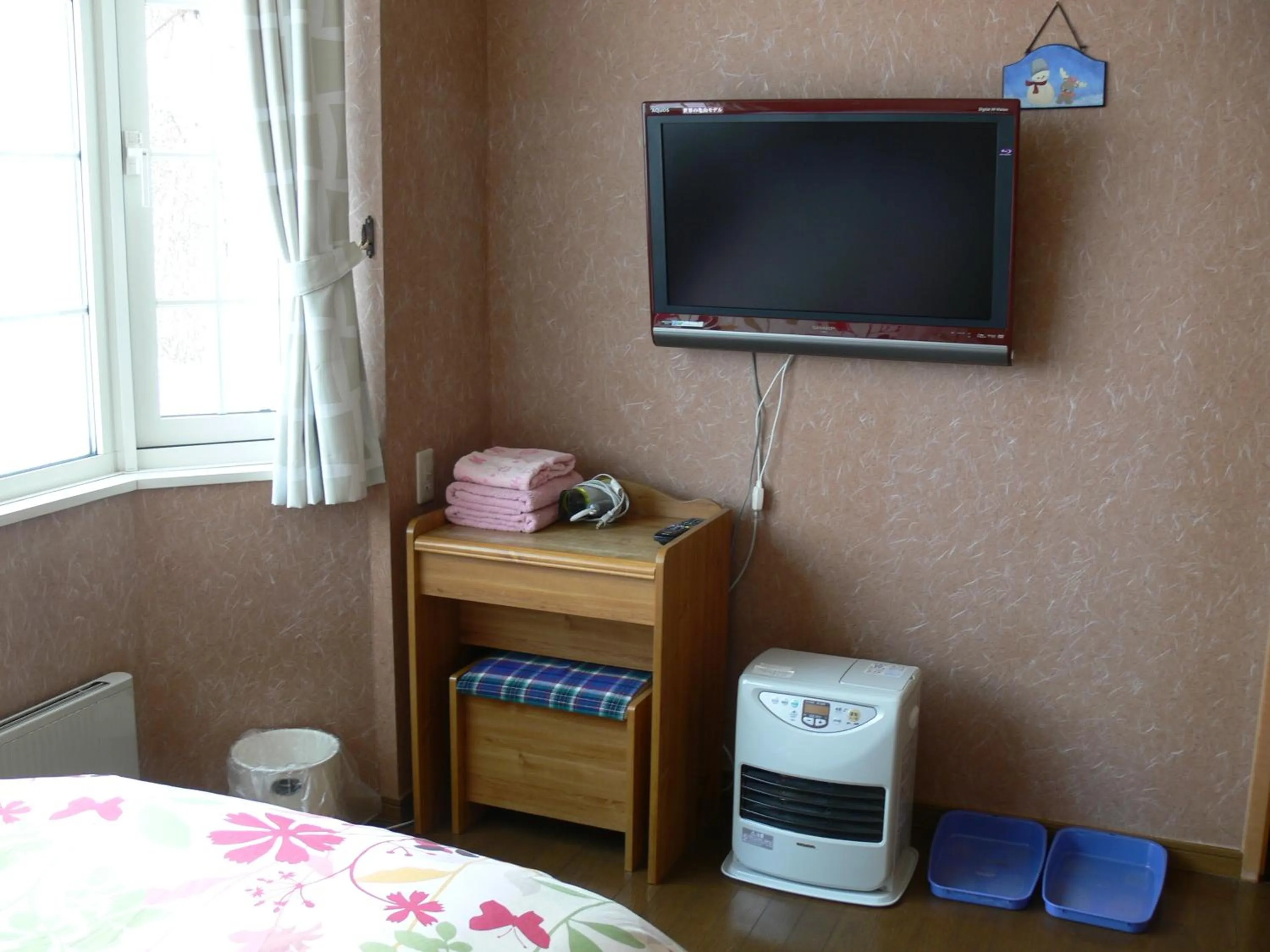 Decorative detail, Bed in Pension Locomotion