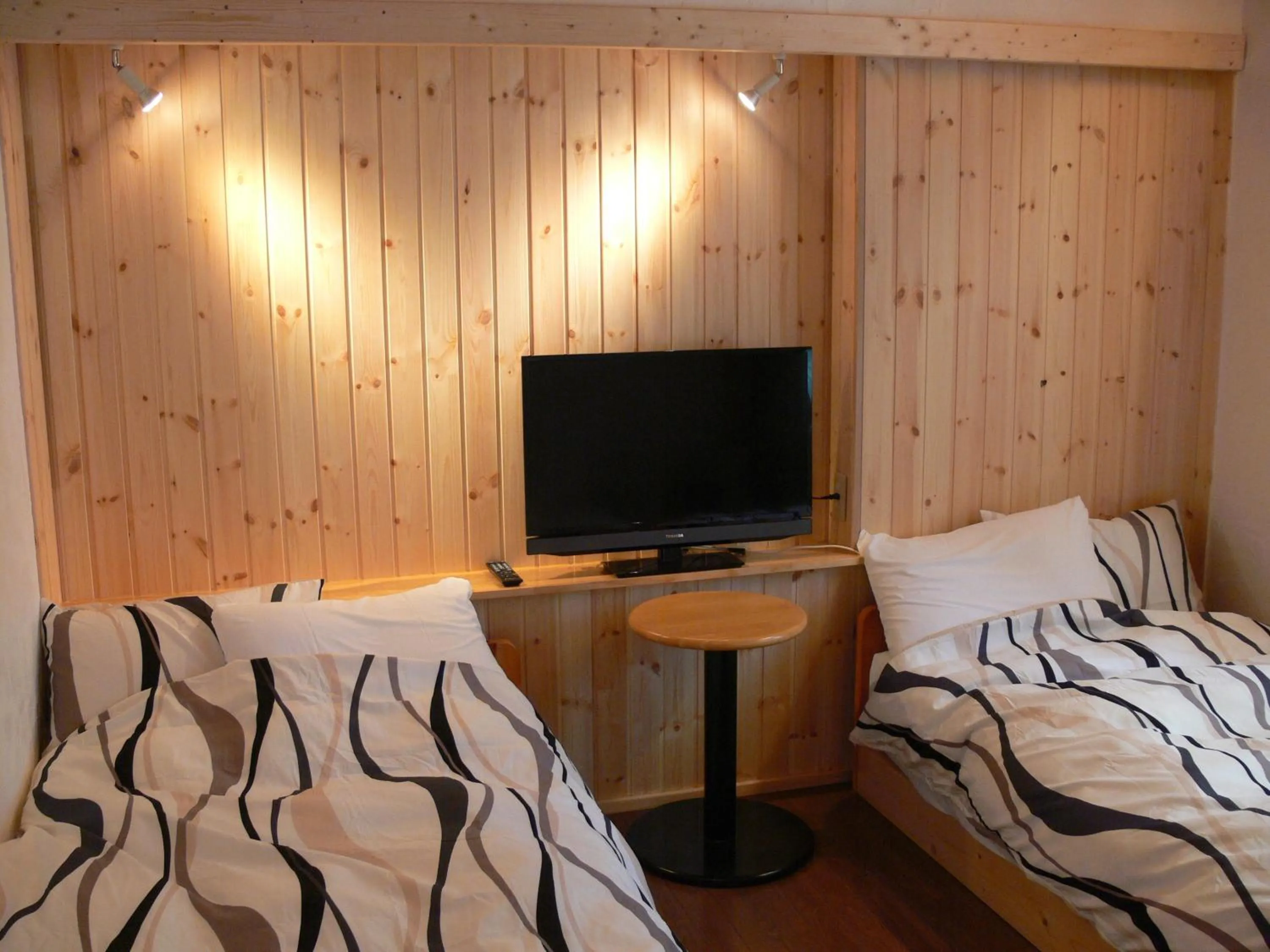 Photo of the whole room, Bed in Pension Locomotion