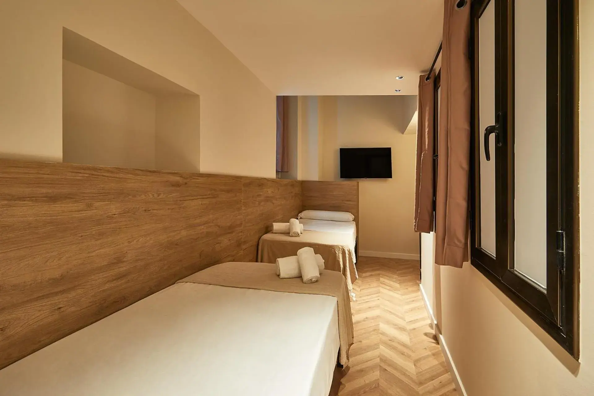 Twin Room with Bathroom in Ella Hostel Boqueria Twin Room with Bathroom in Ella Hostel Boqueria