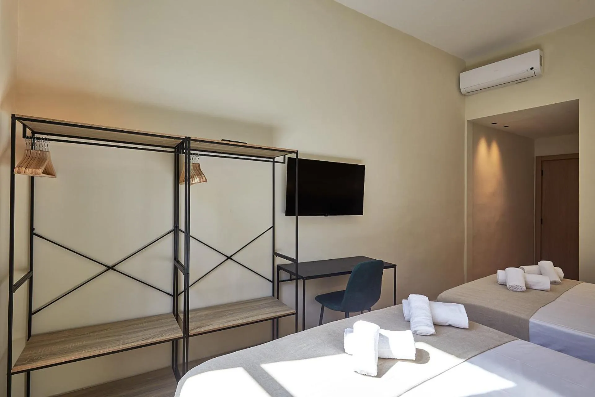 Bed in Ella Hostel Boqueria