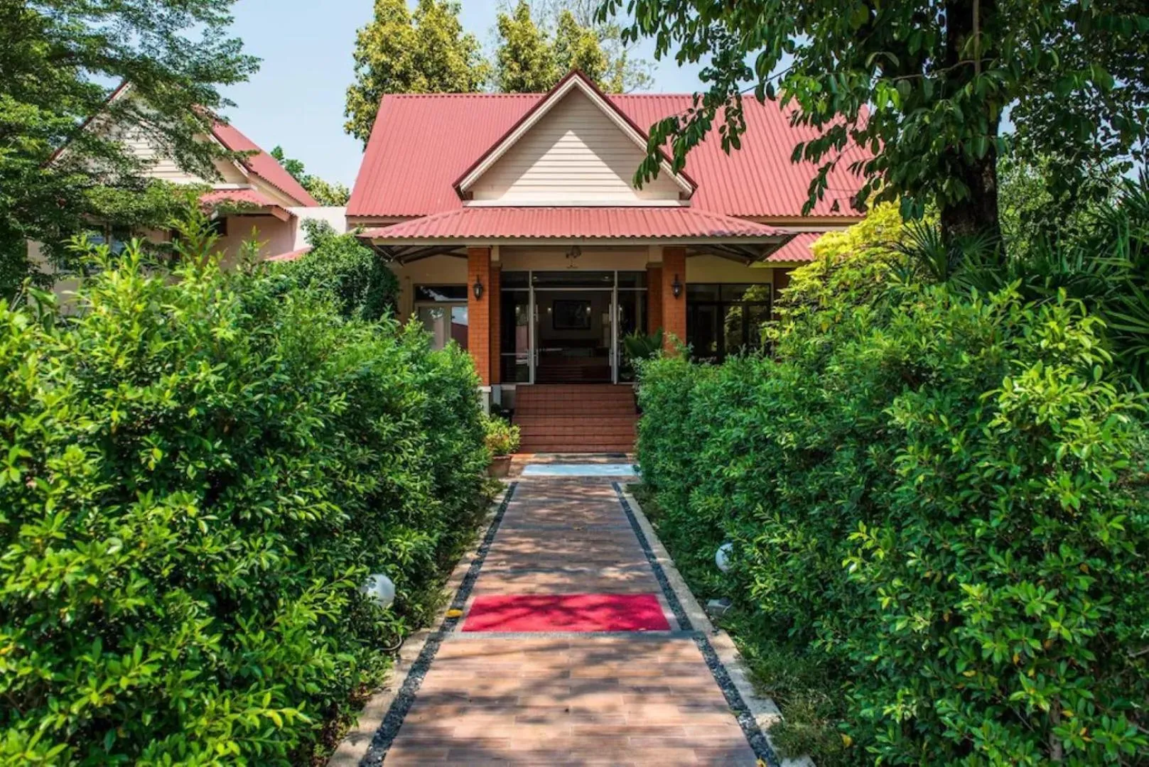 Property building in Tonwa Resort Hotel