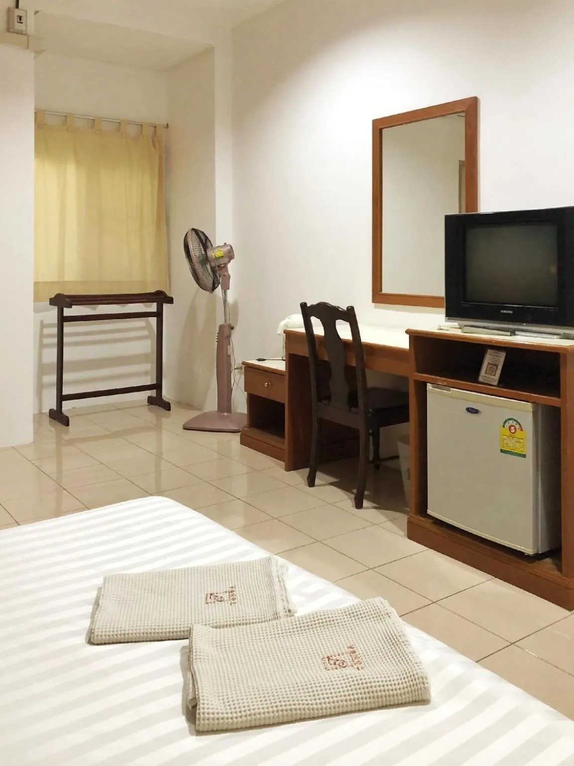 TV and multimedia, Bed in Tonwa Resort Hotel