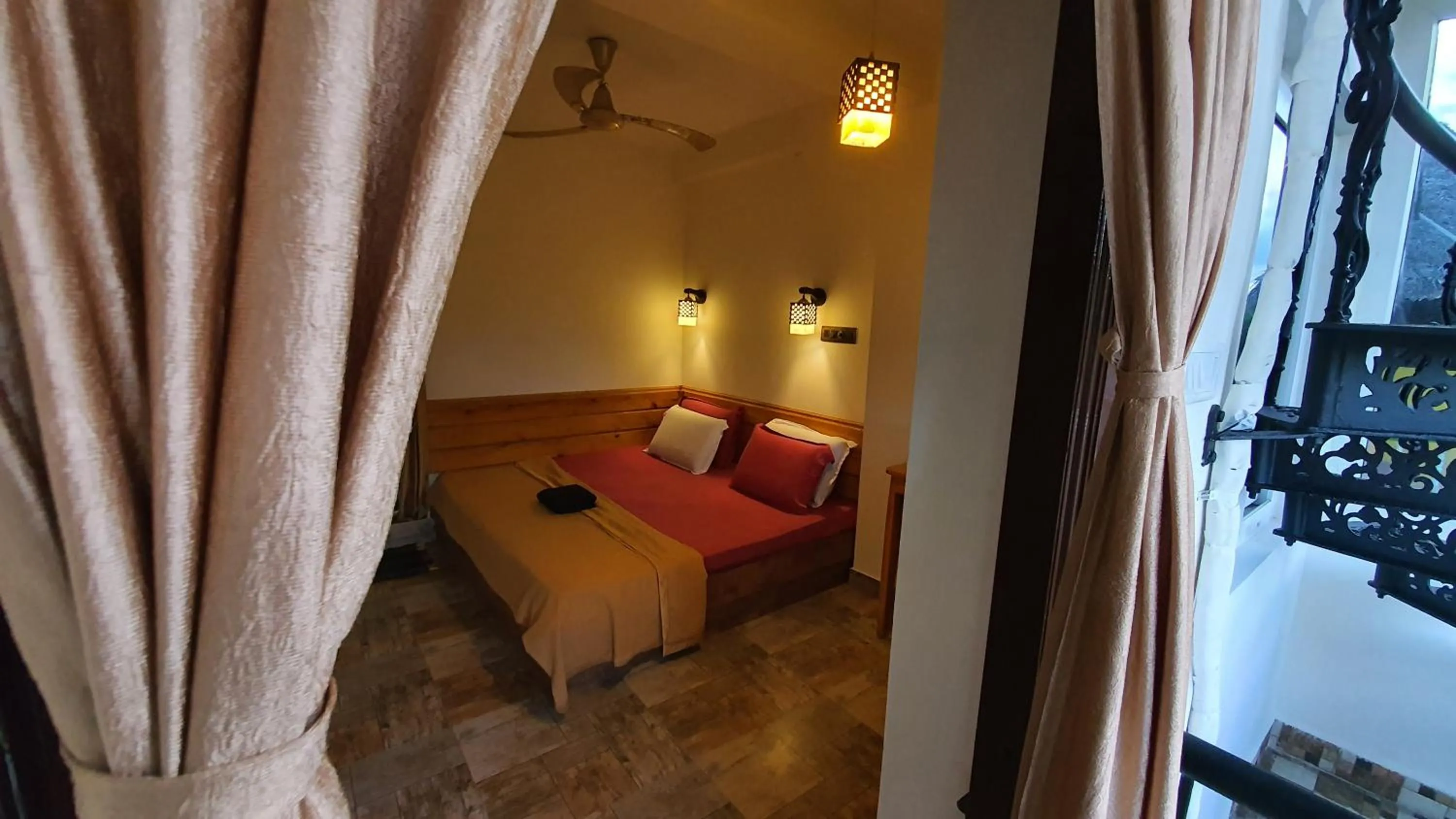 Little Island (Beach Cafe & Guest House)