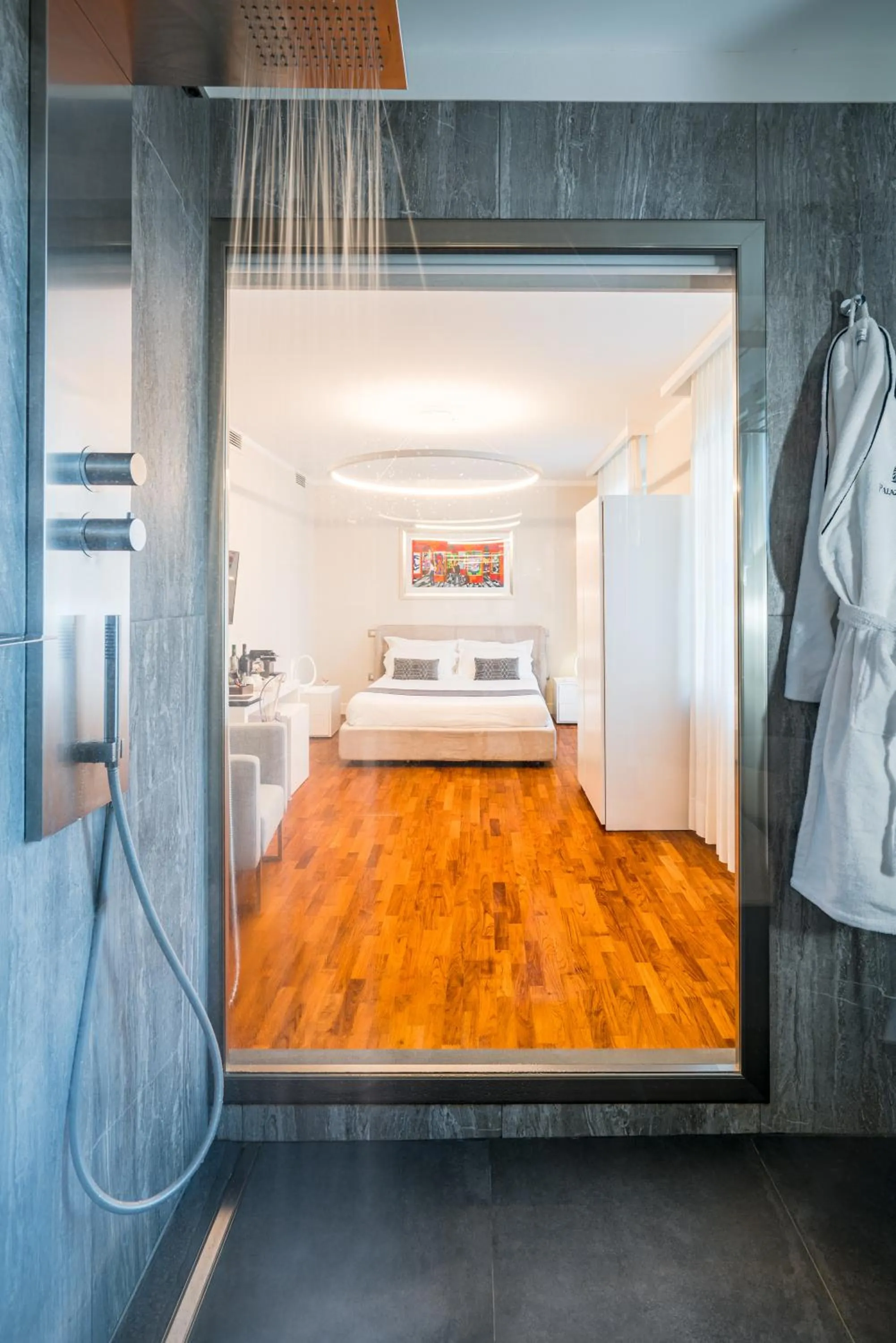 Bed in Palazzo Cini Luxury Rooms in Pisa