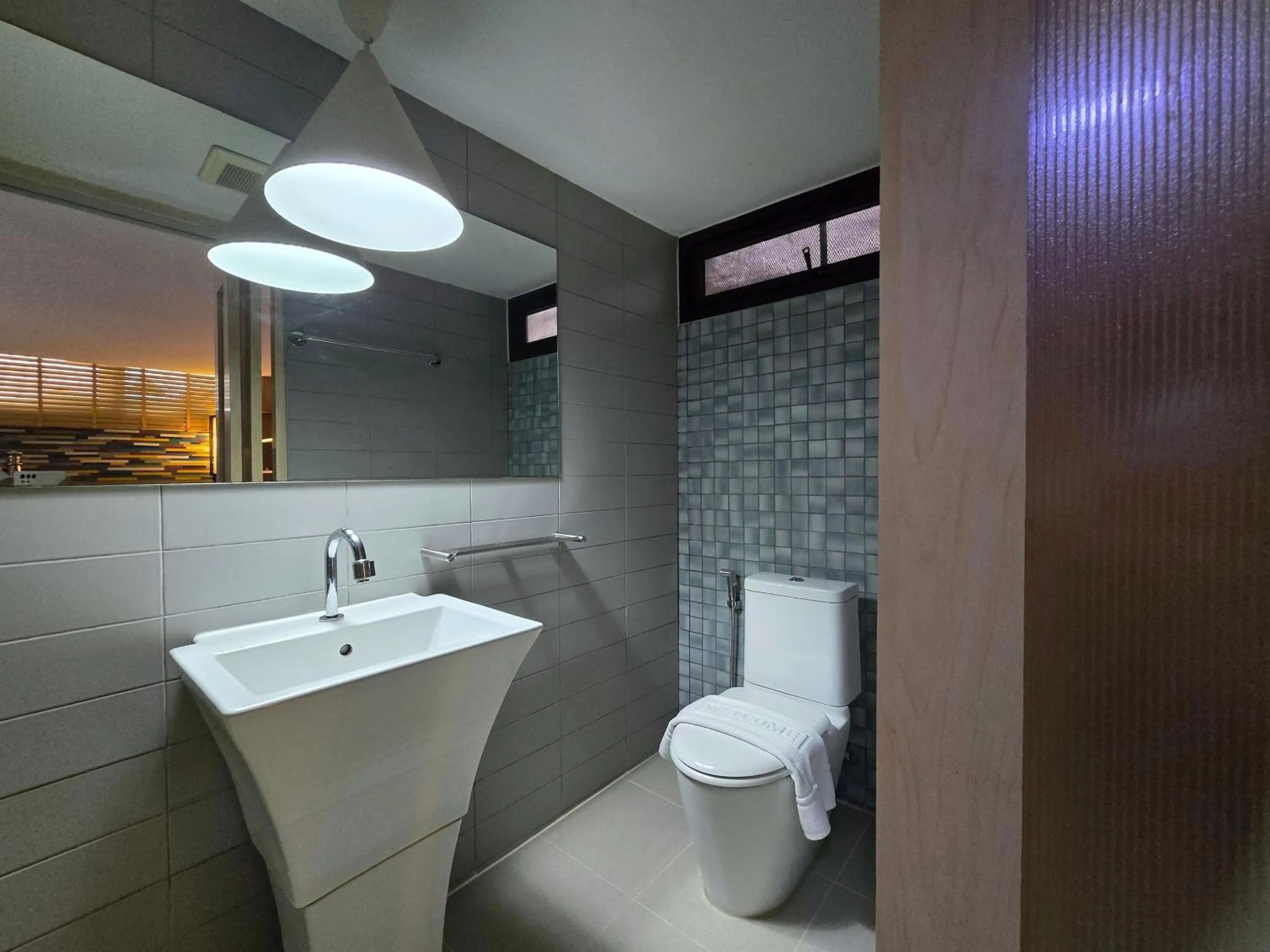 Somewhere to Escape - Hometel