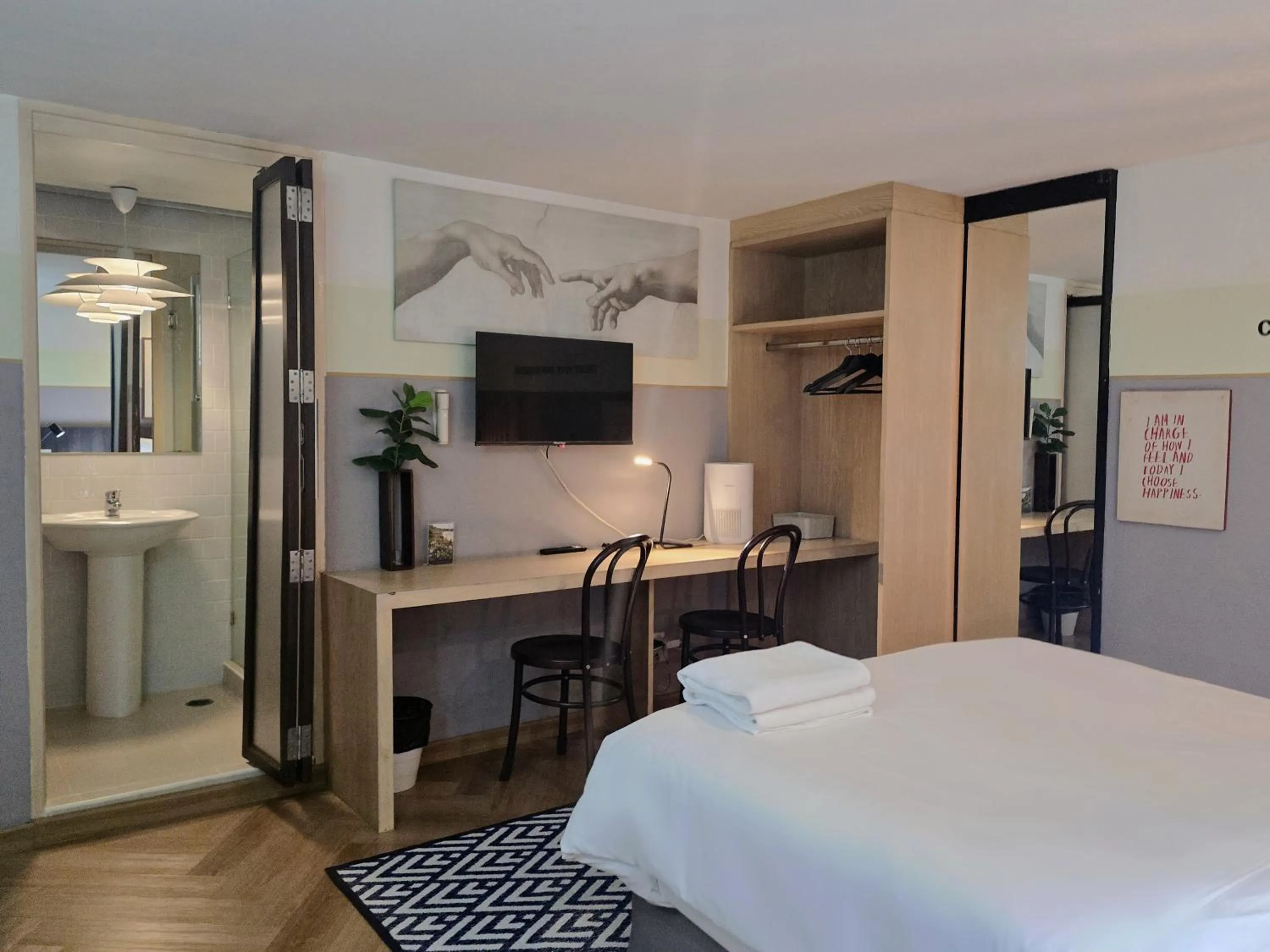 Bed in Somewhere to Escape - Hometel