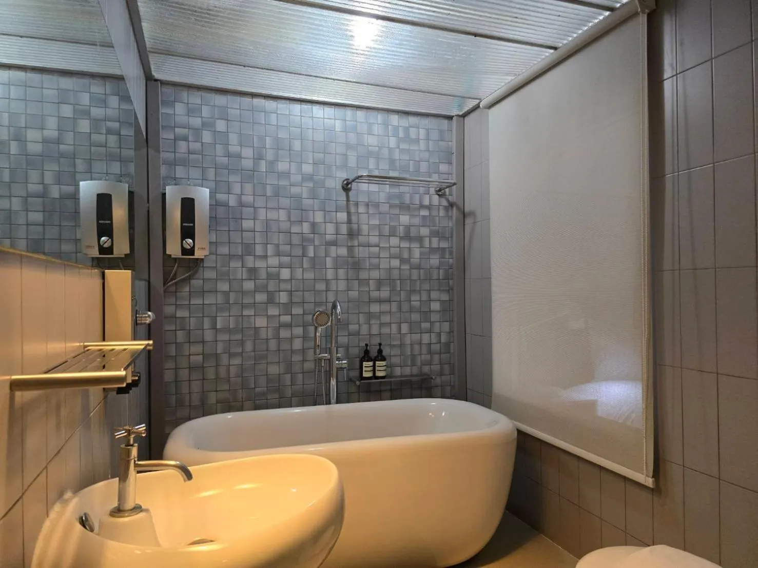 Bathroom in Somewhere to Escape - Hometel