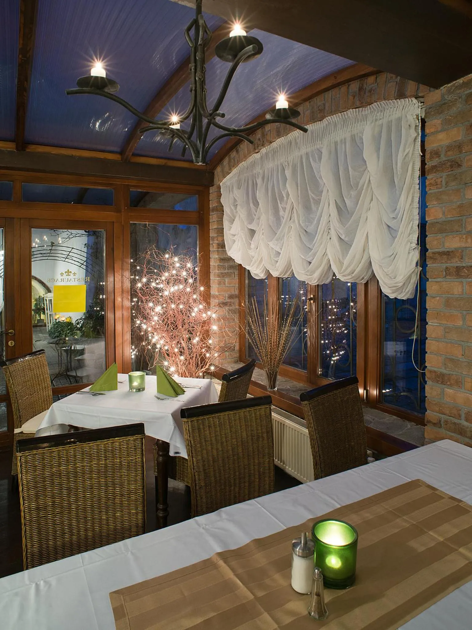 Restaurant/places to eat in Hotel City Pisek