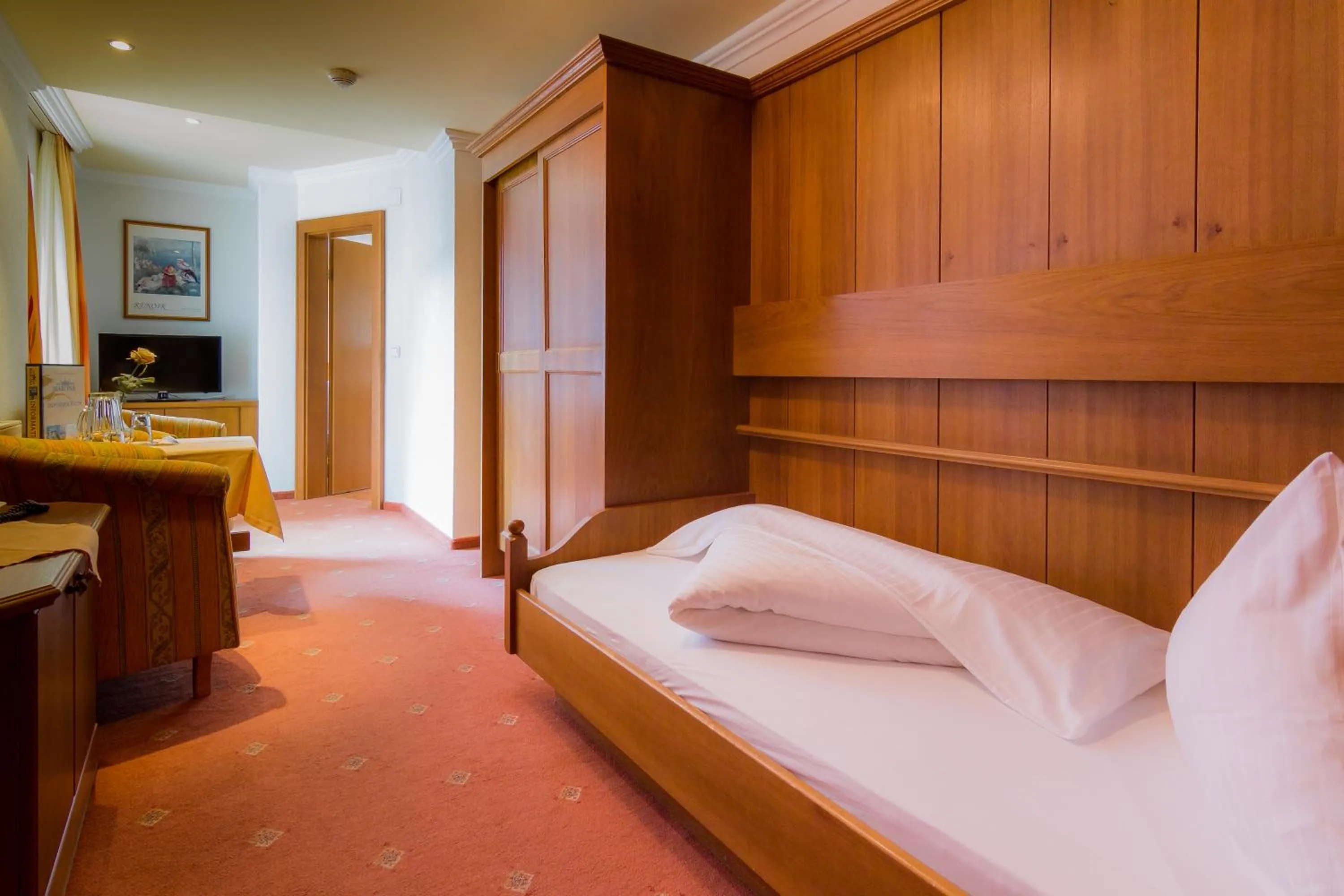 Photo of the whole room, Bed in Hotel Garni Martina