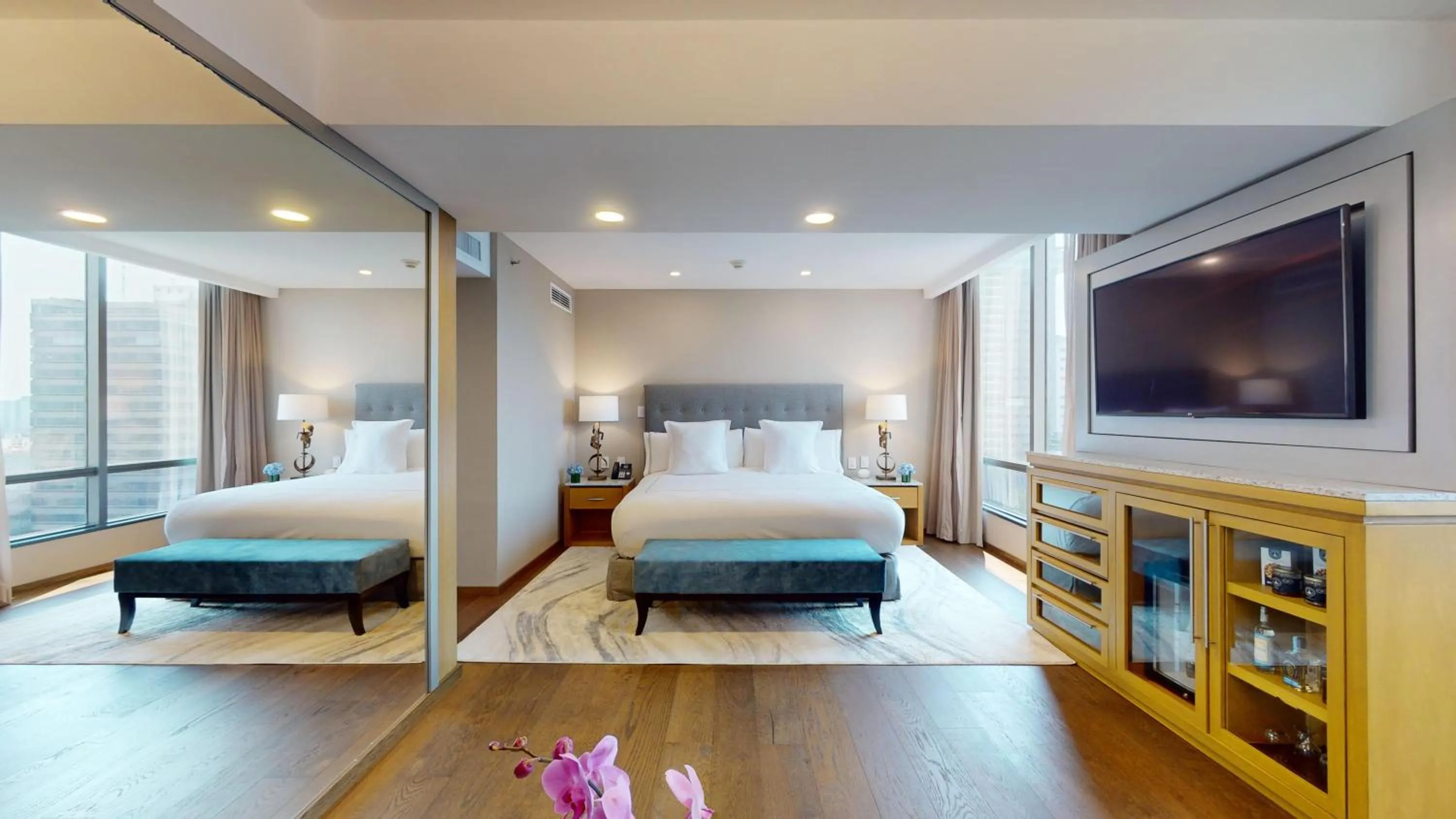 Bedroom, Bed in Marquis SkySuites