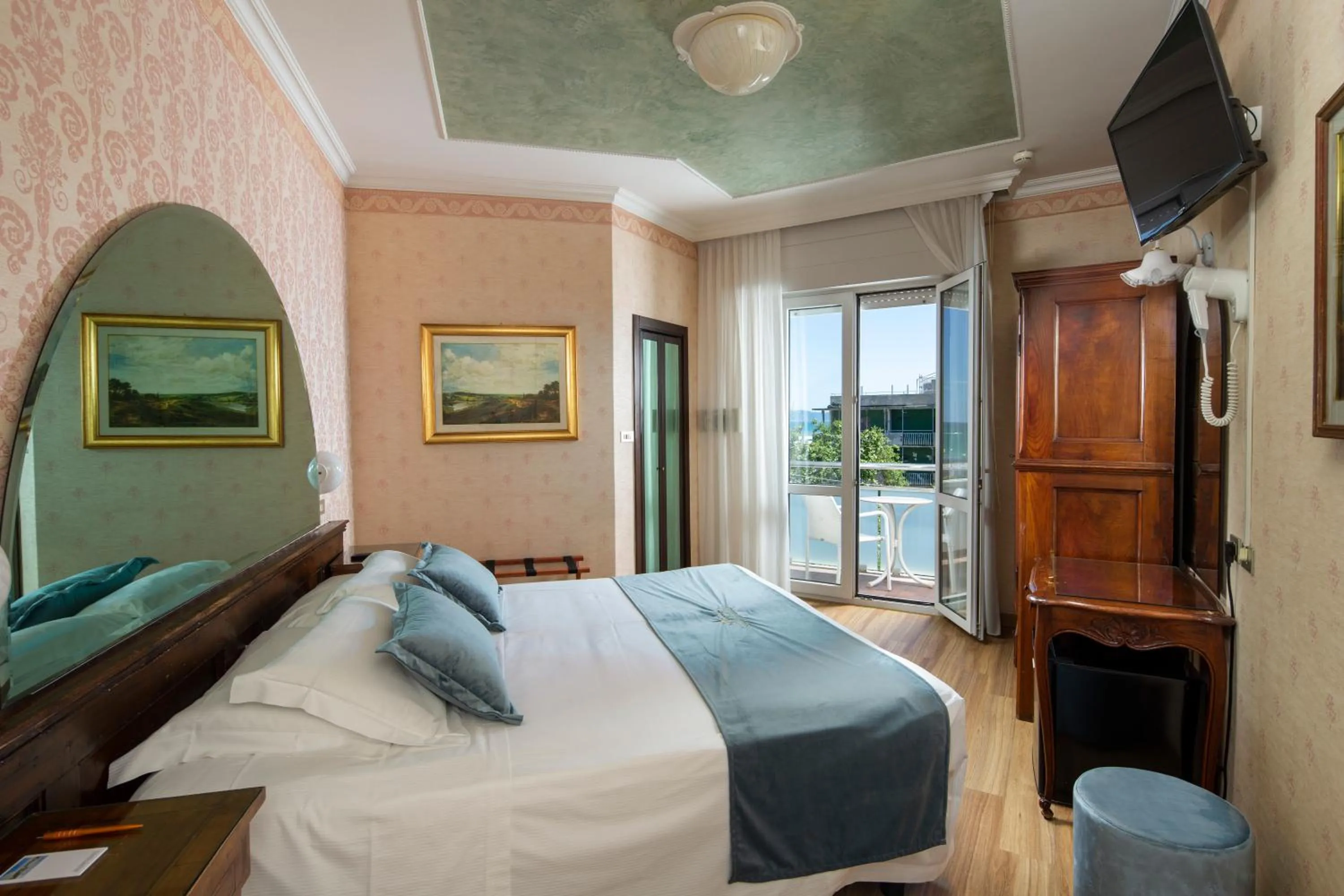 Photo of the whole room, Bed in Hotel Des Nations - Vintage Hotel sul mare