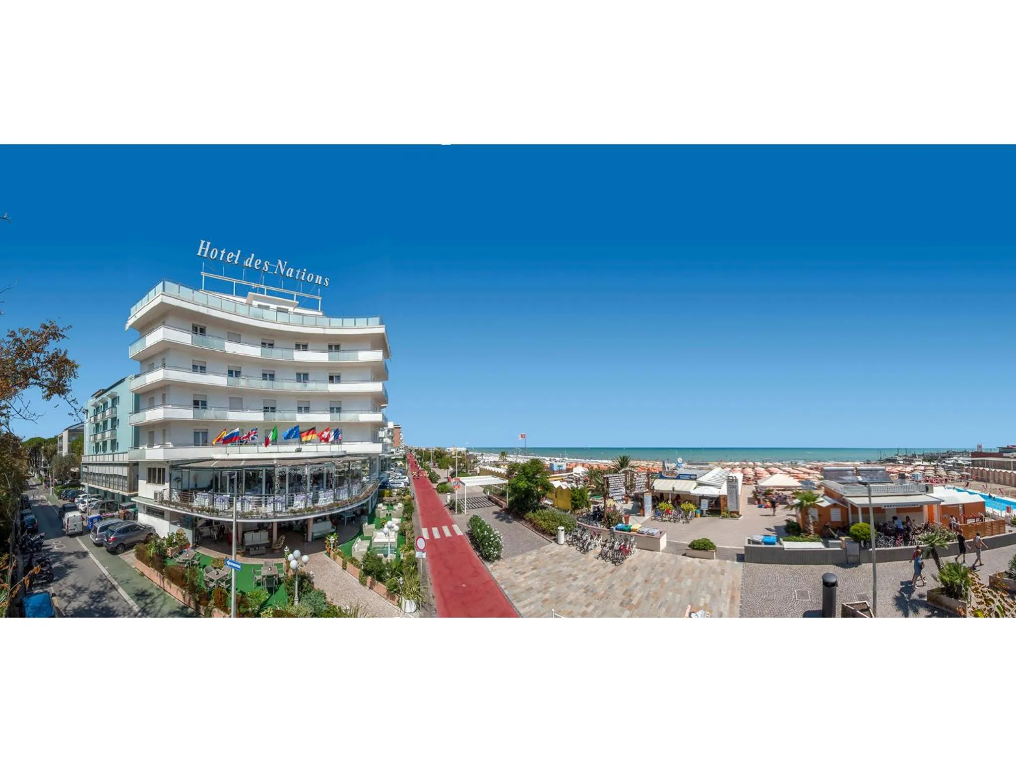 Facade/entrance in Hotel Des Nations - Vintage Hotel sul mare