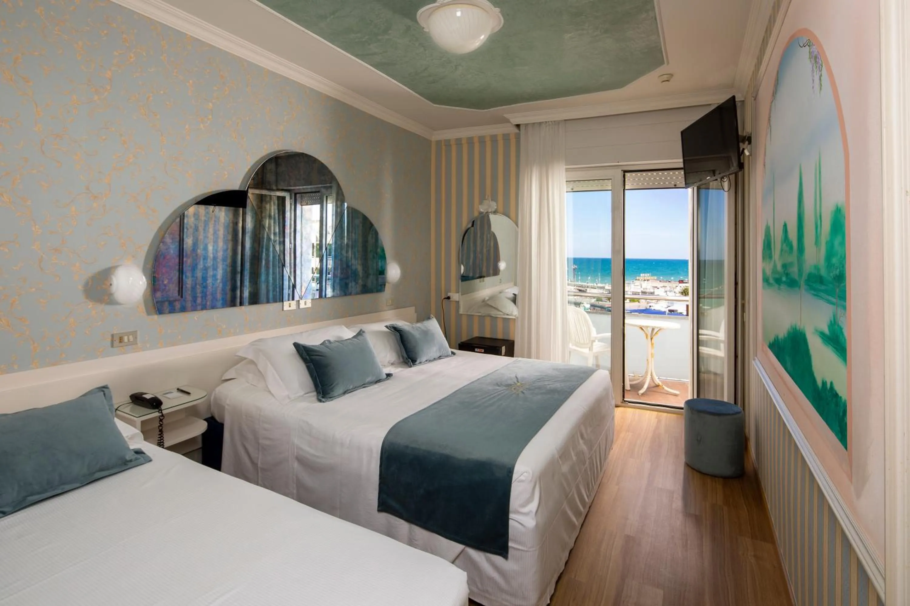 Photo of the whole room, Bed in Hotel Des Nations - Vintage Hotel sul mare
