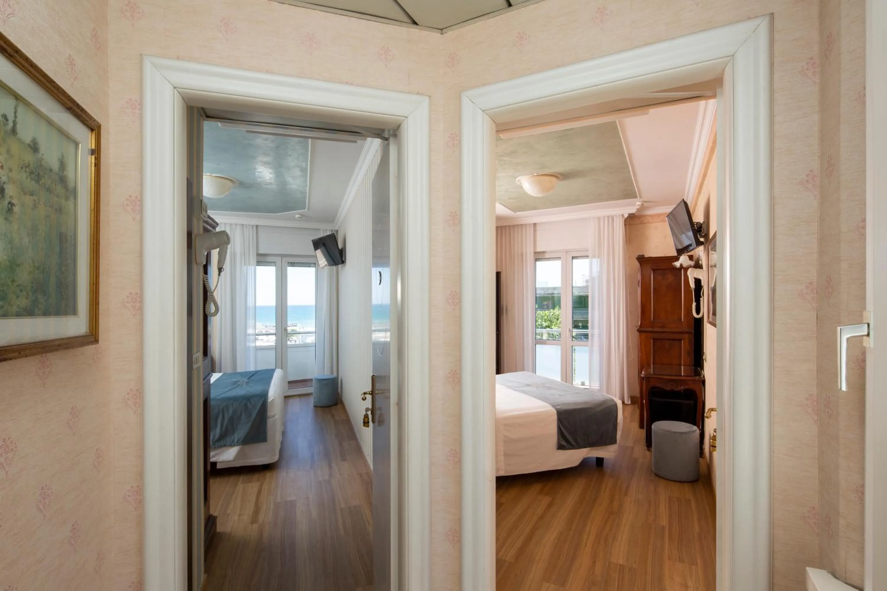 Photo of the whole room, Bed in Hotel Des Nations - Vintage Hotel sul mare