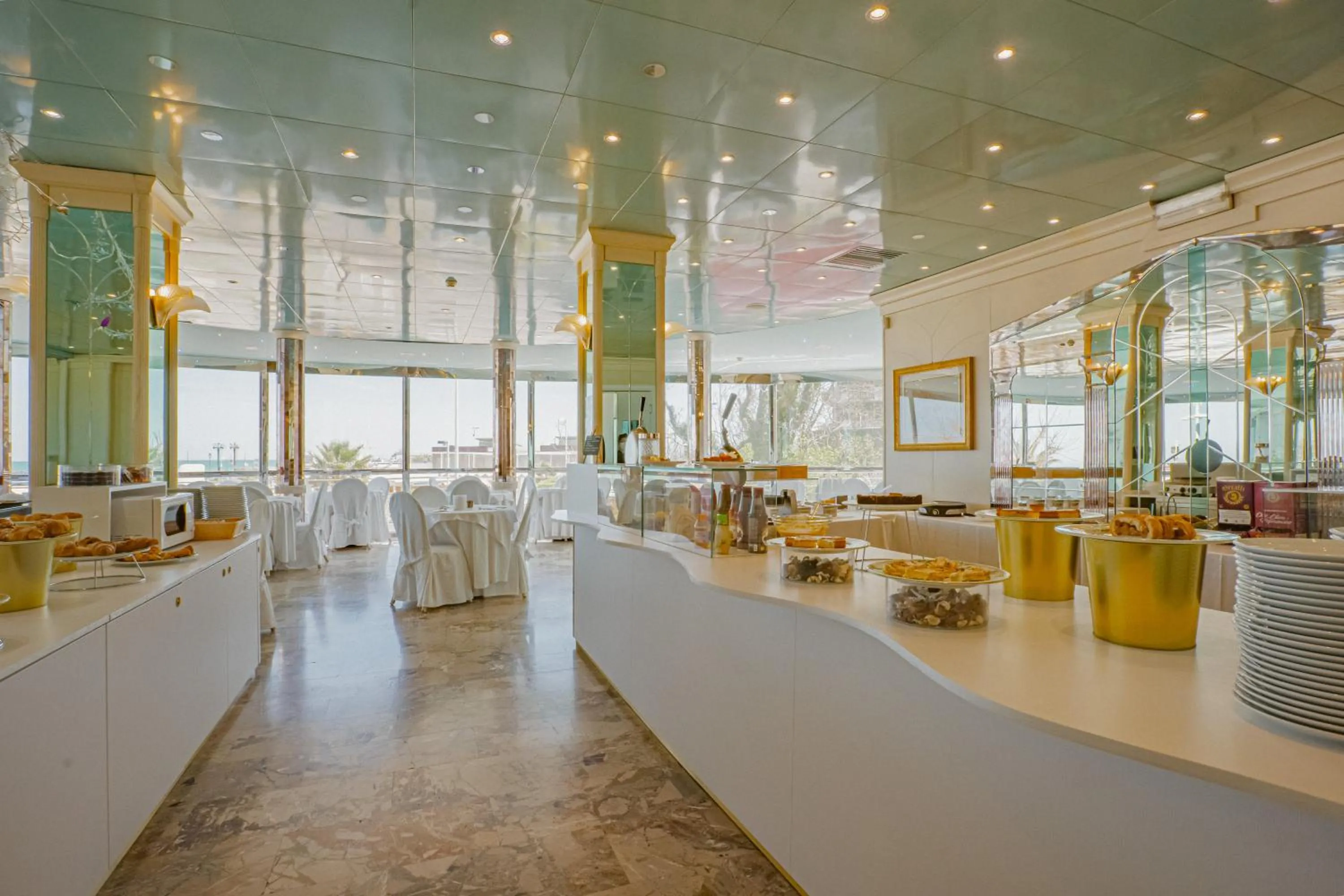 Breakfast in Hotel Des Nations - Vintage Hotel sul mare