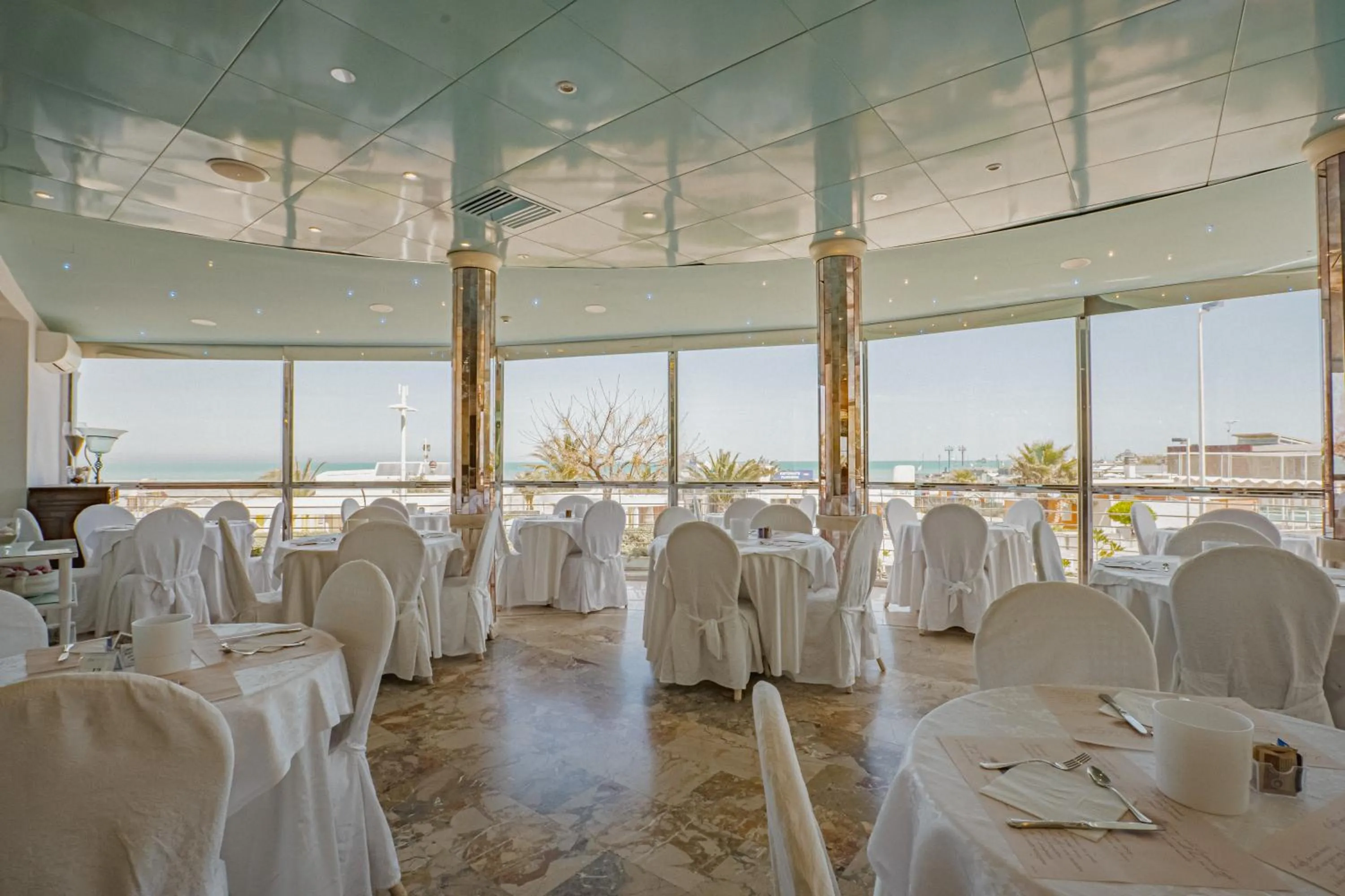 Breakfast in Hotel Des Nations - Vintage Hotel sul mare