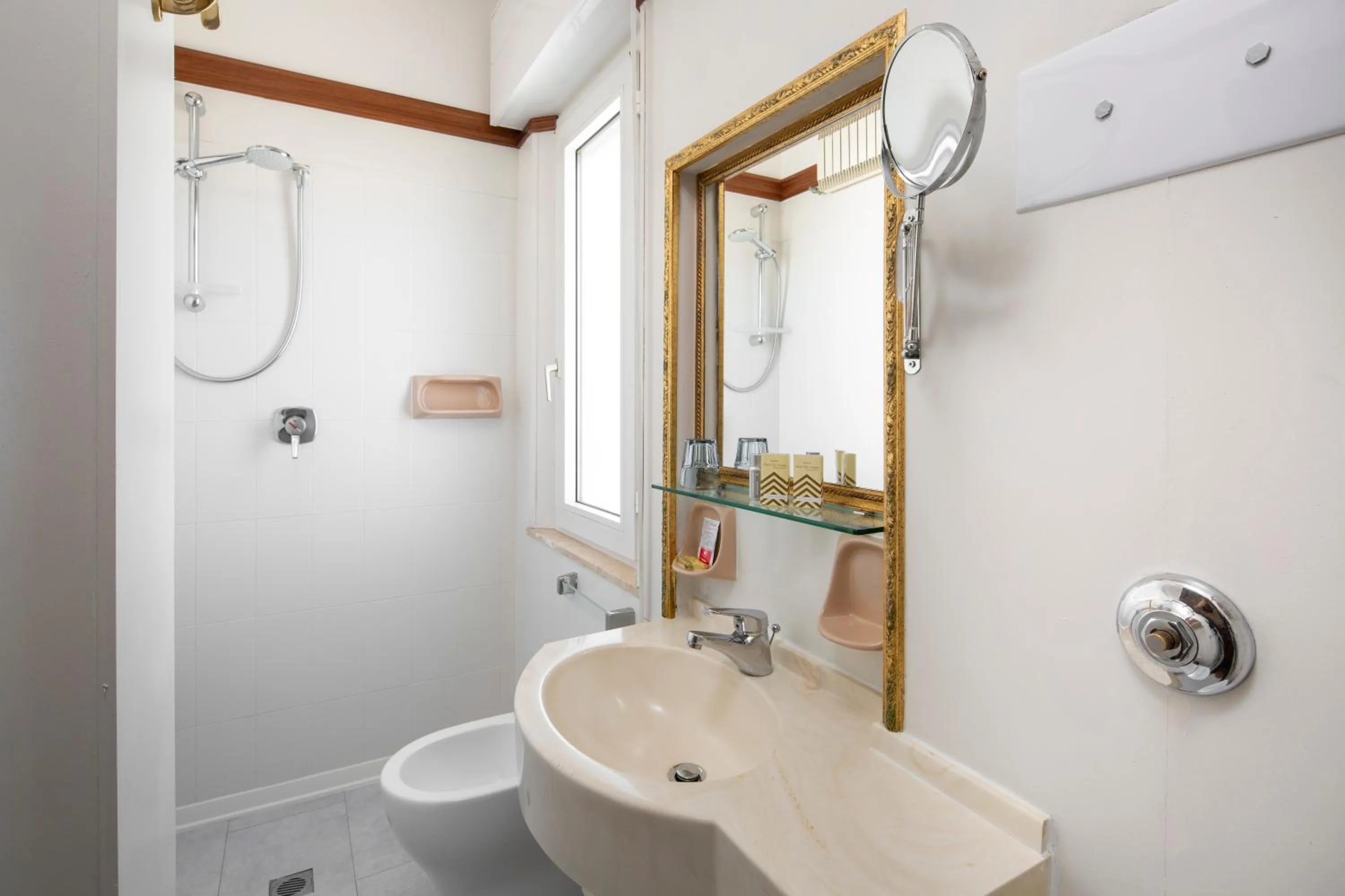 Bathroom in Hotel Des Nations - Vintage Hotel sul mare