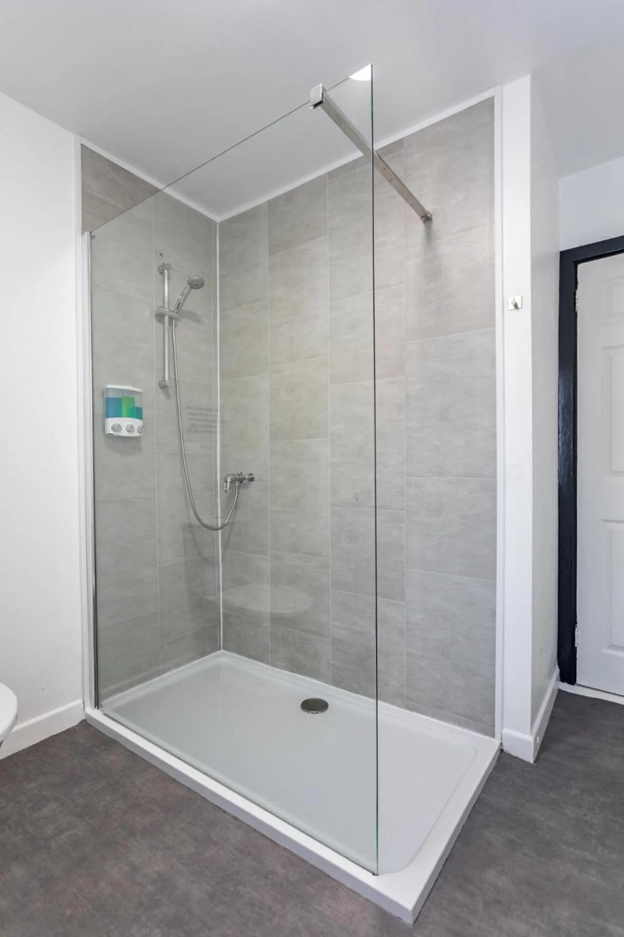 Comfort Triple Room in Castlereagh guest House
