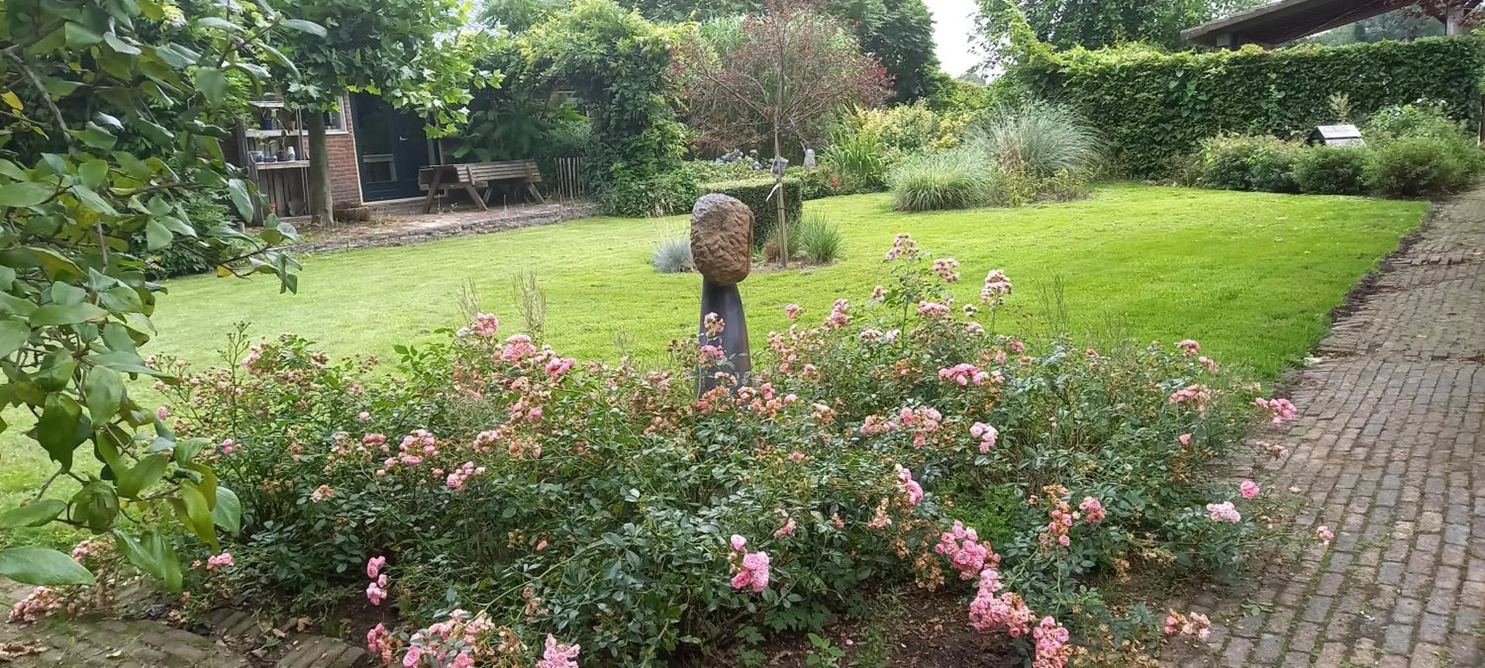Garden view in Roing B&B