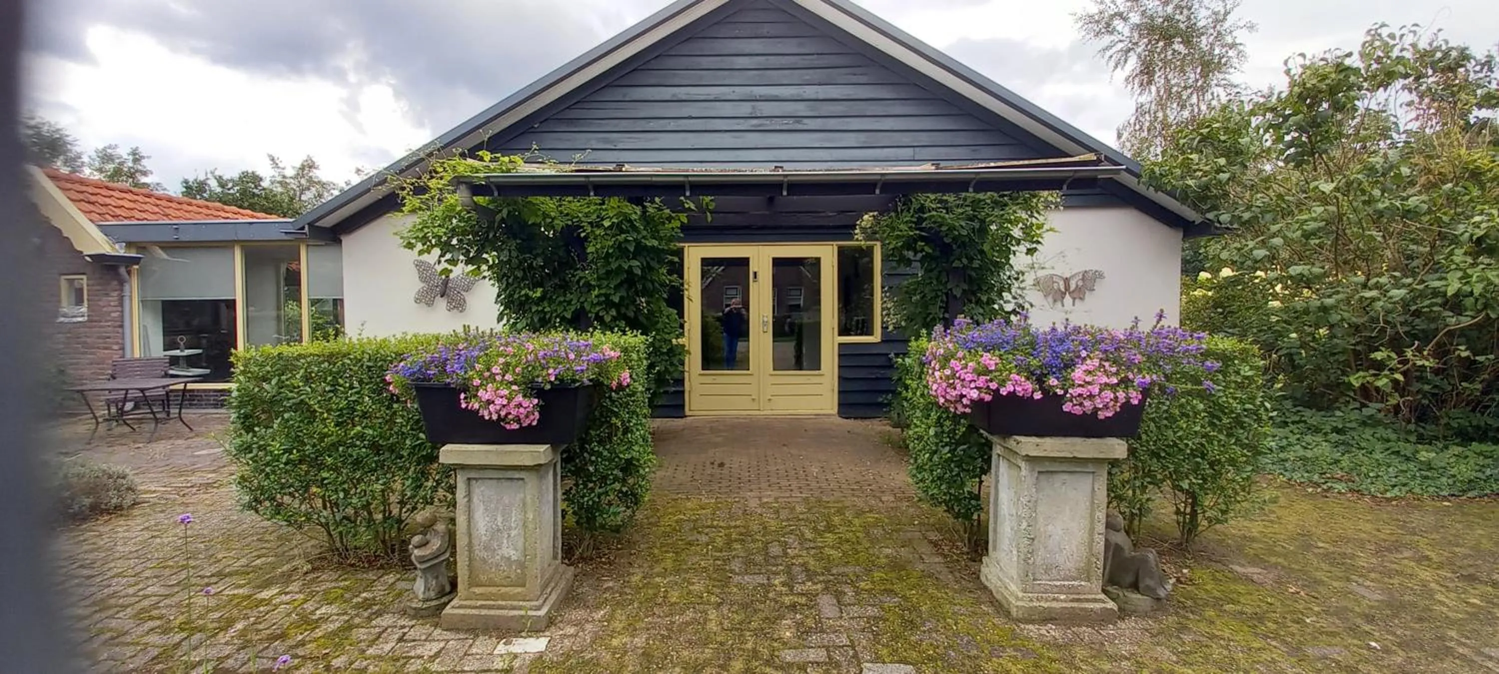 Garden view in Roing B&B