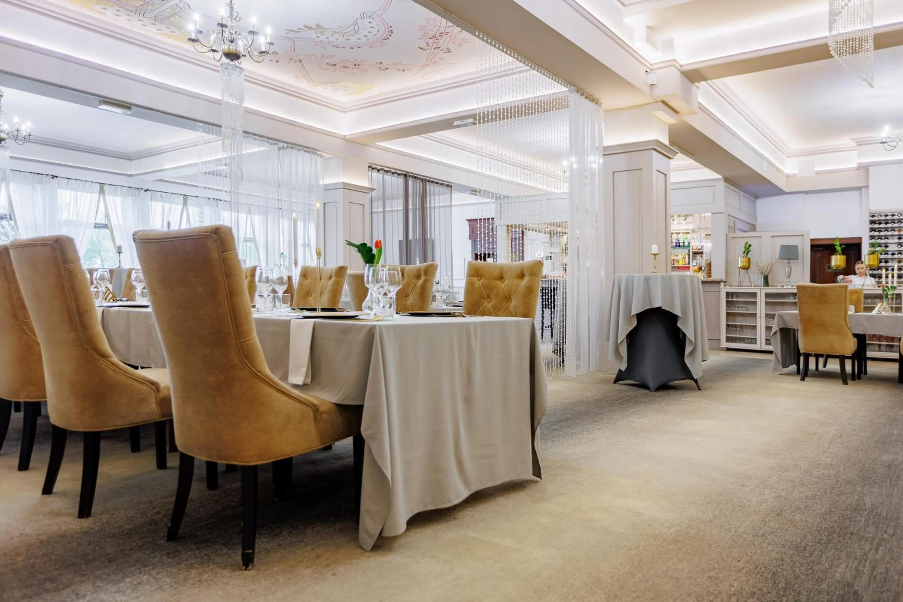 Restaurant/places to eat in Hotel Cristal Park