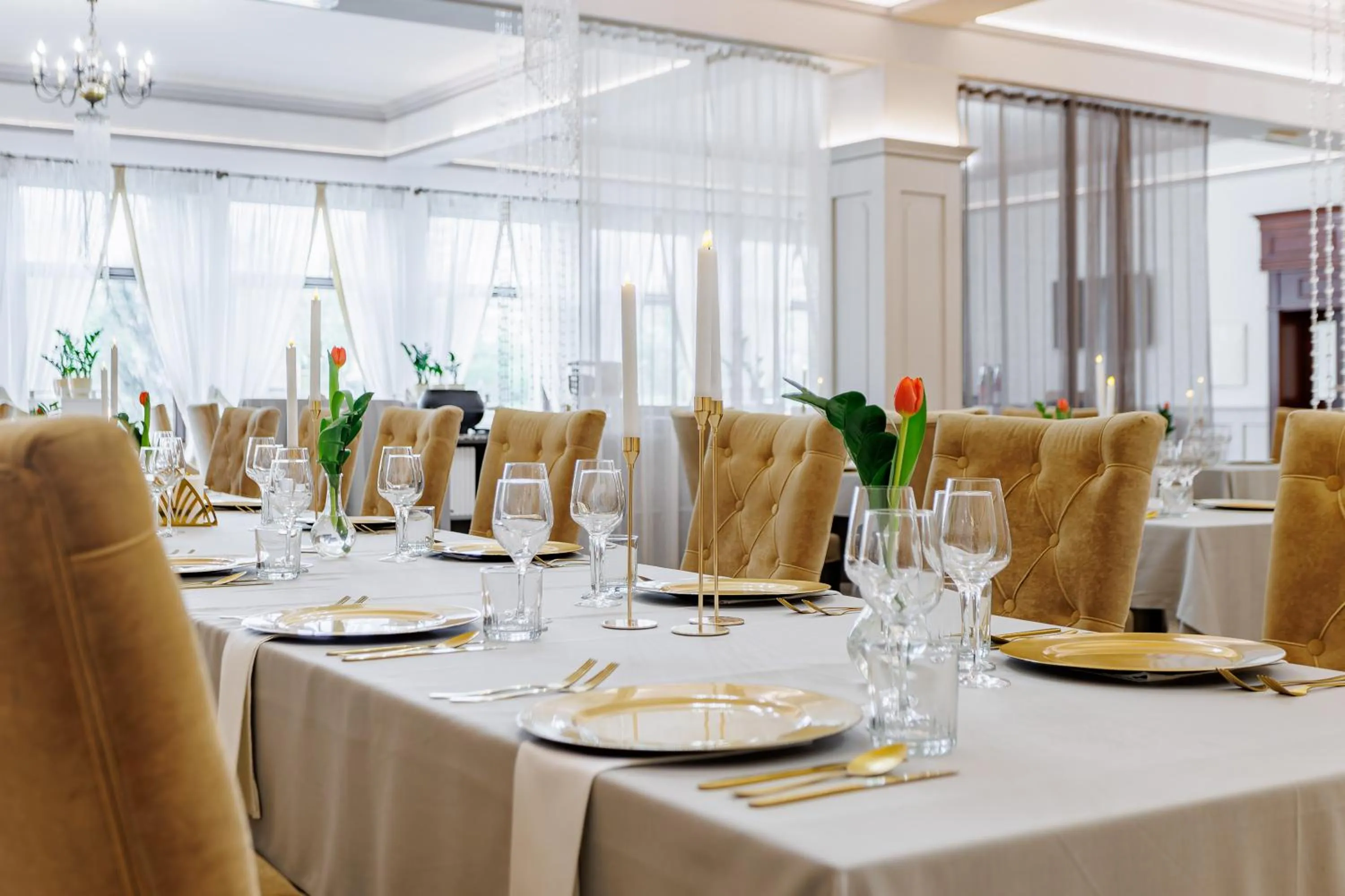 Restaurant/places to eat in Hotel Cristal Park