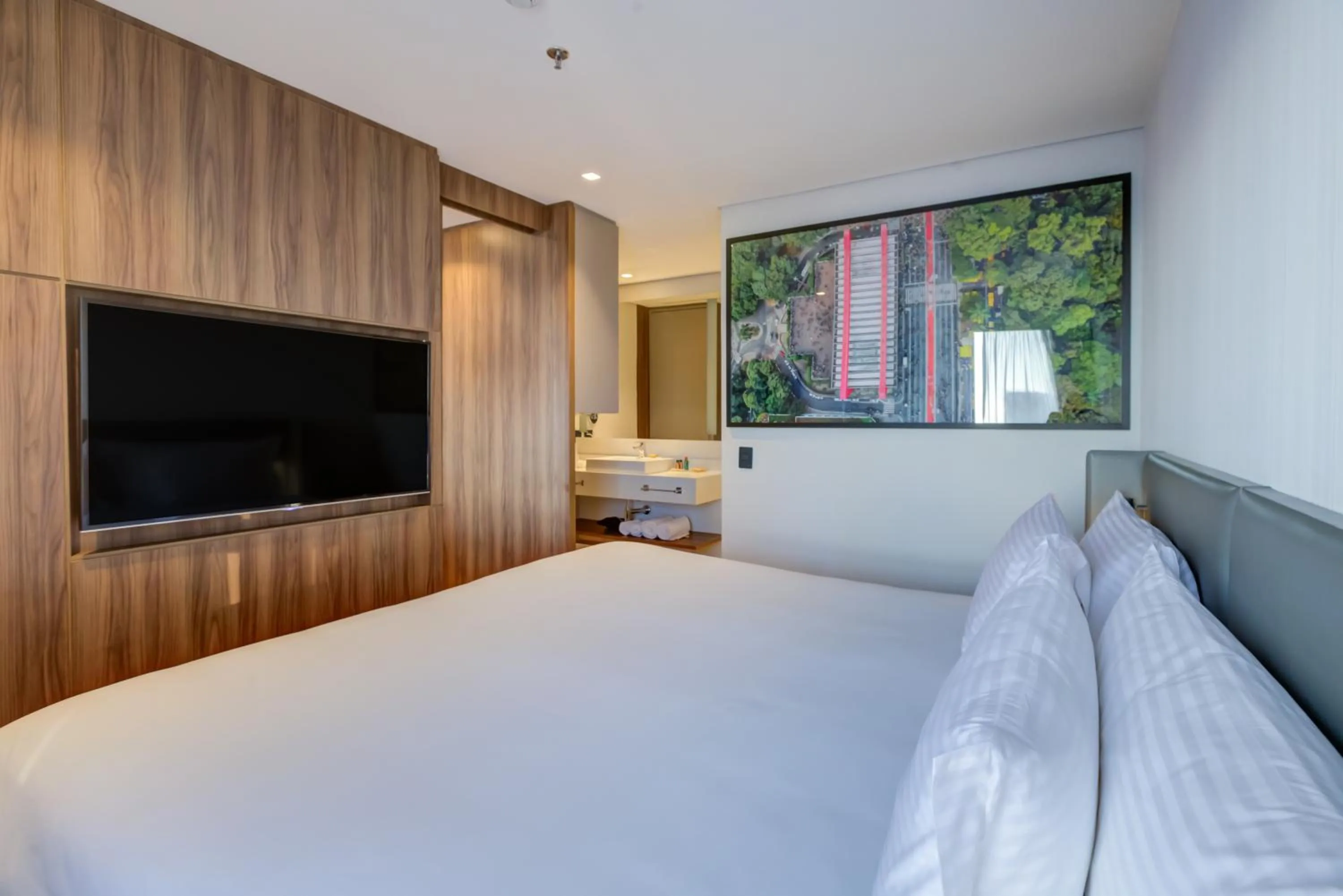 Photo of the whole room, Bed in Radisson São Paulo Paulista