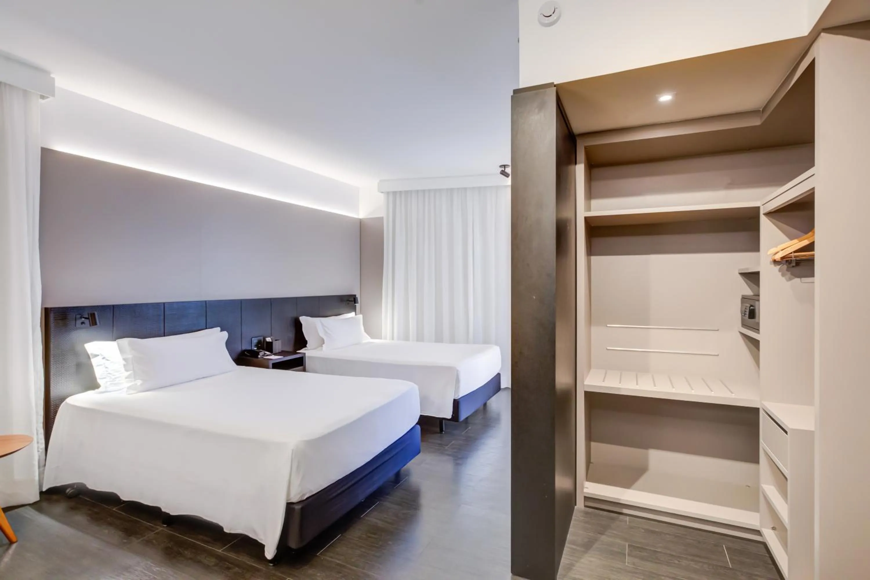 Photo of the whole room, Bed in Radisson São Paulo Paulista