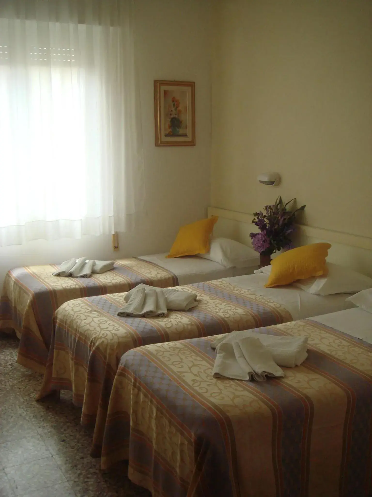 Triple Room in Hotel Arcade Triple Room in Hotel Arcade