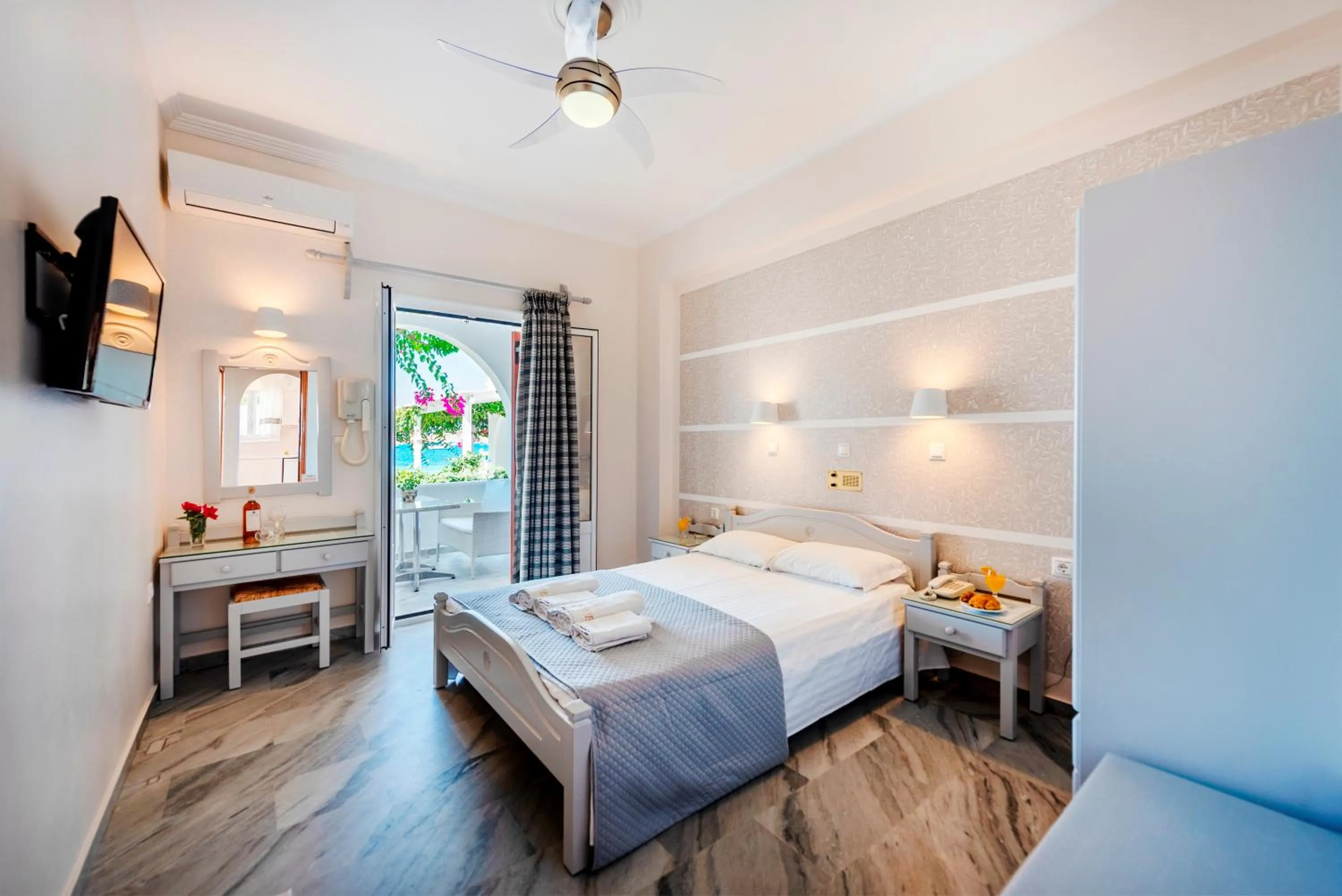 Irene Hotel - Beachfront