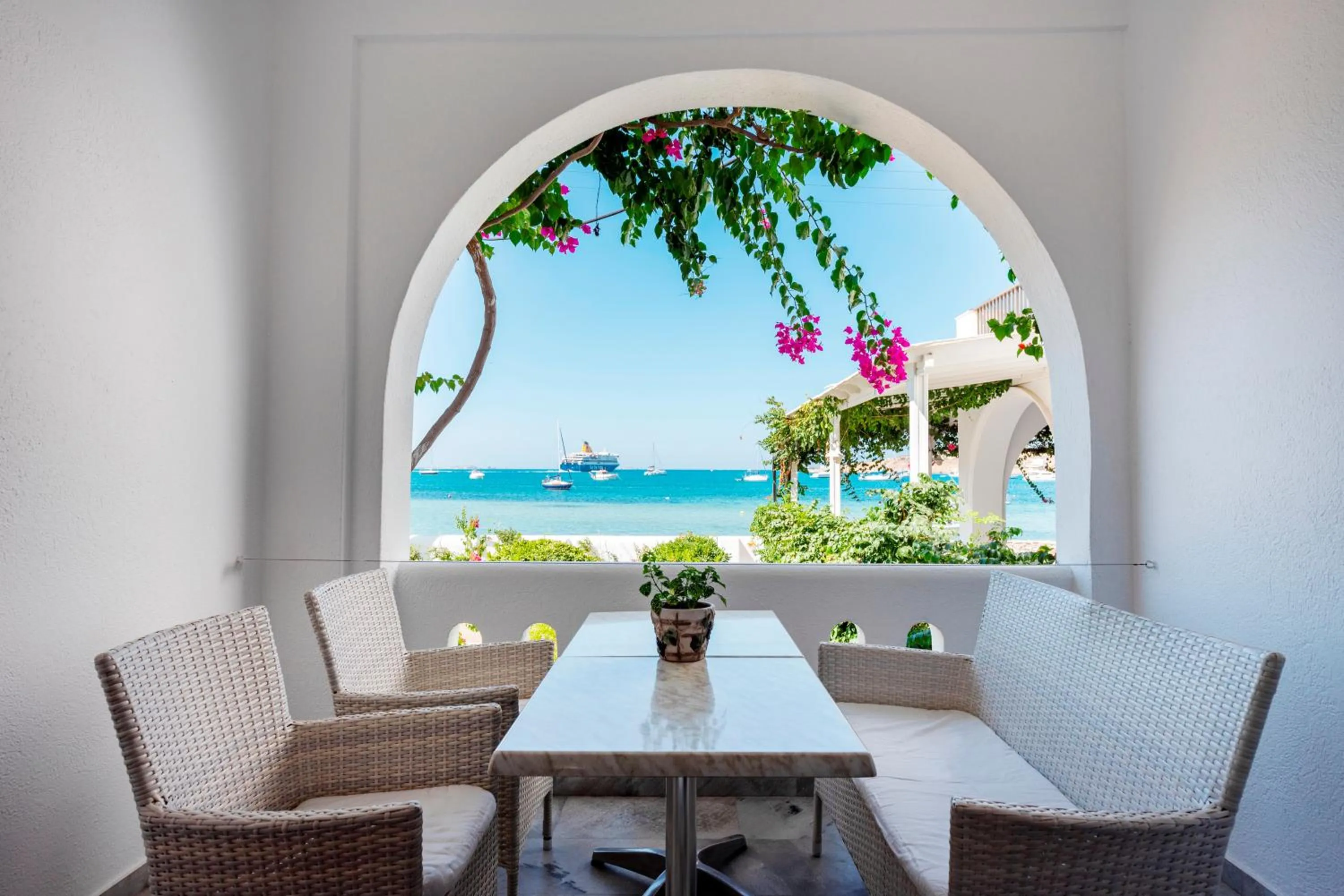 Irene Hotel - Beachfront