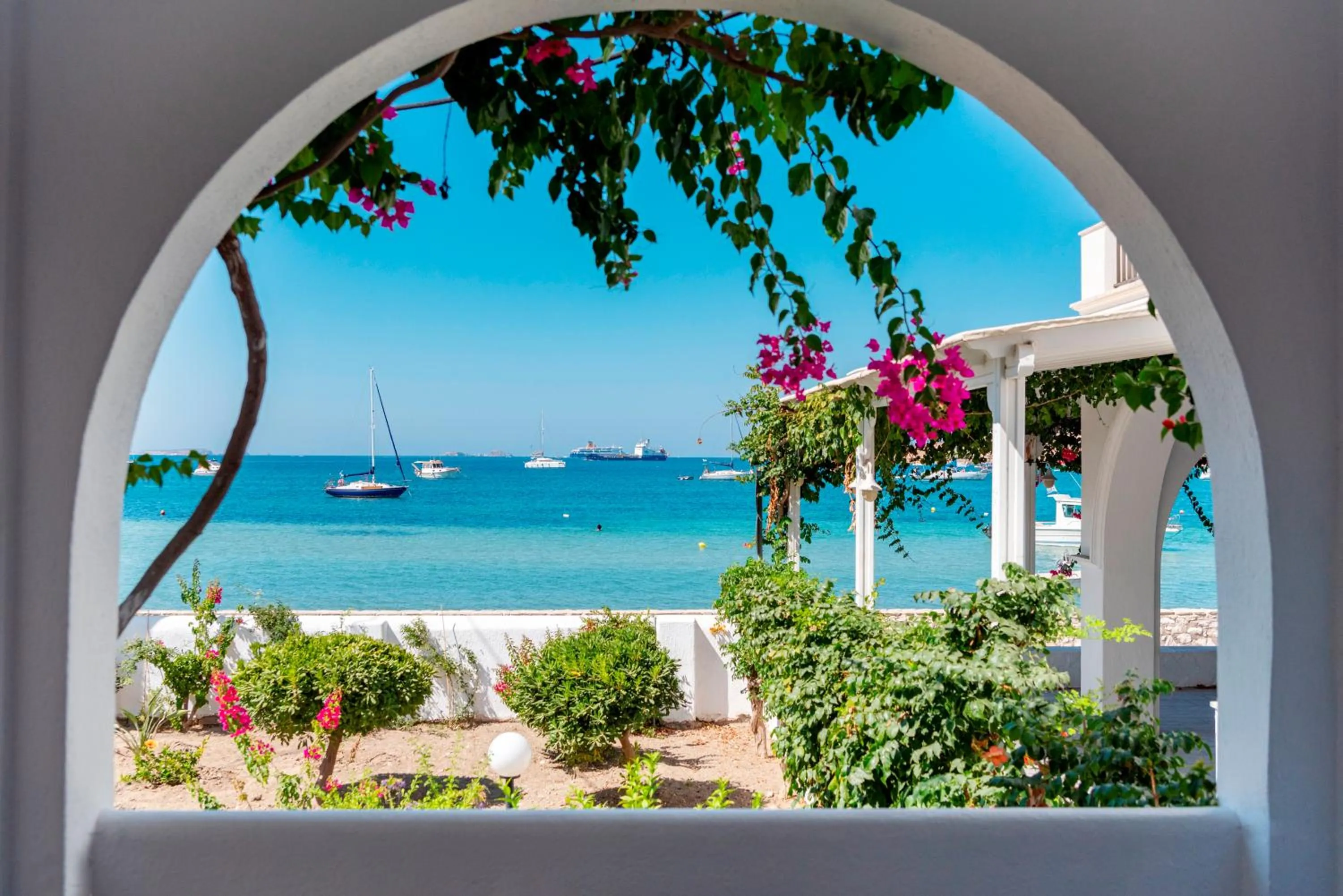 Irene Hotel - Beachfront