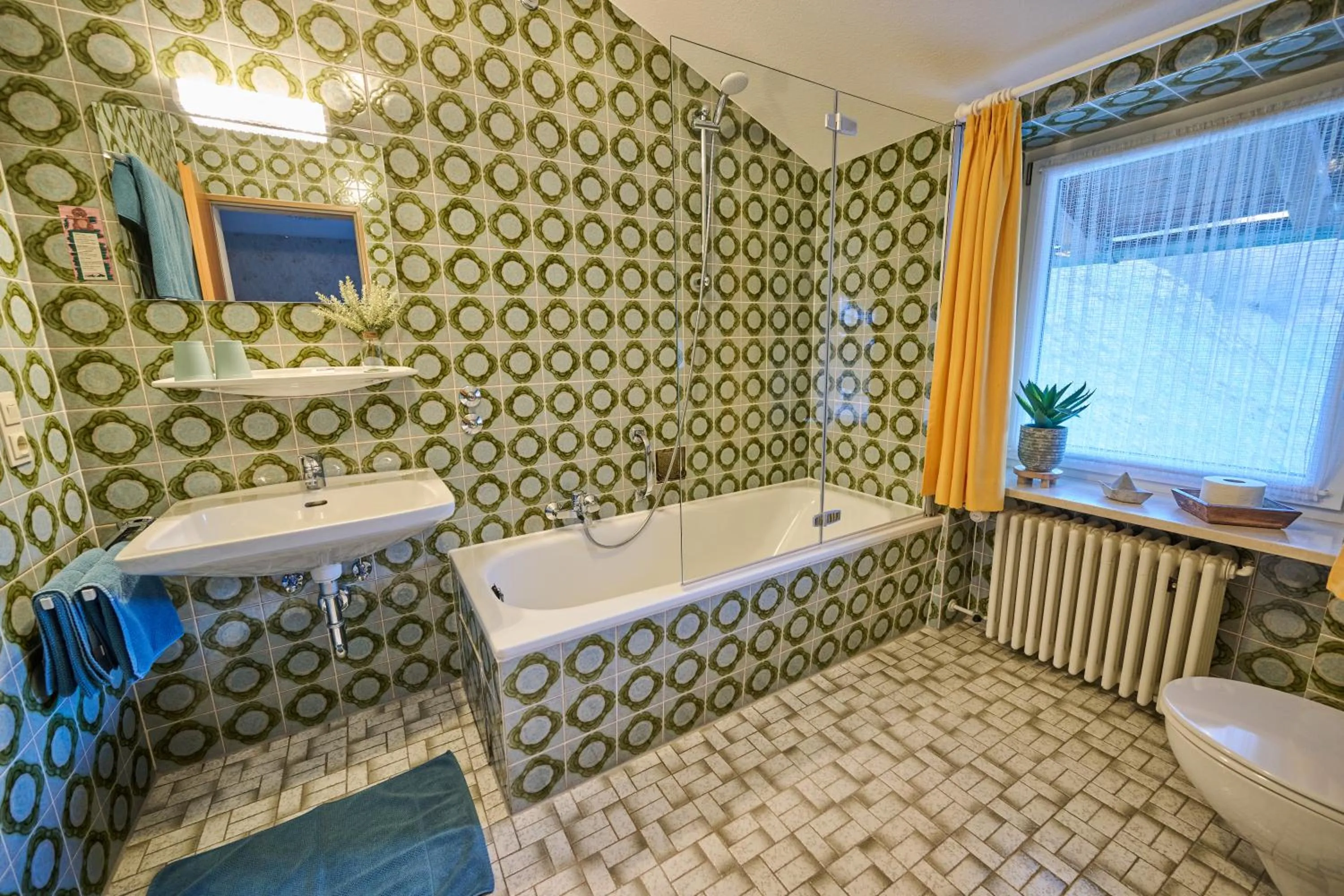 Bathroom, Bed in Gasthof Oberwirt
