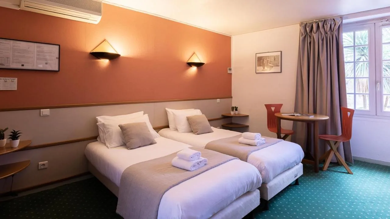 Standard Twin Room with Garden View in Hôtel des Récollets