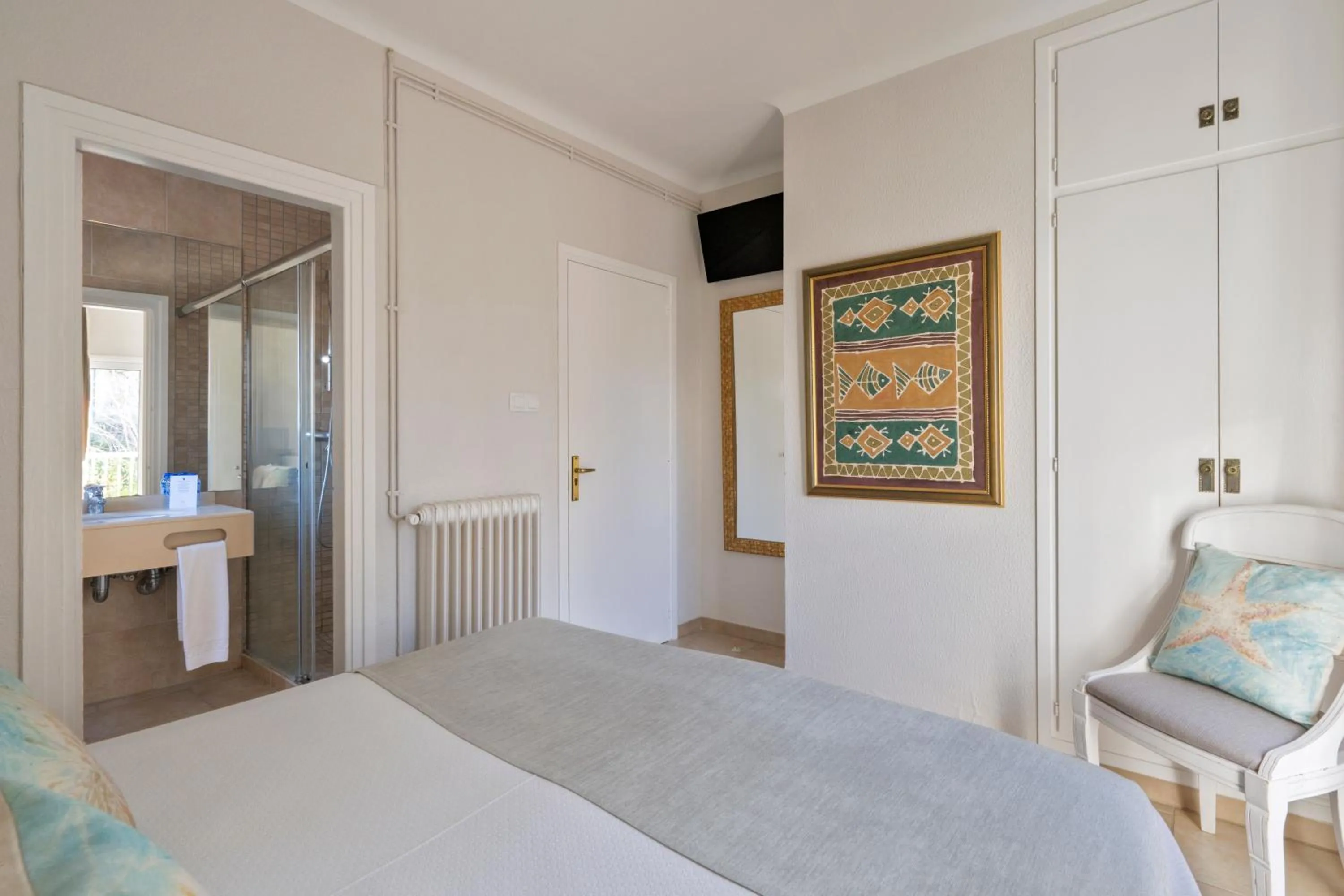 Photo of the whole room, Bed in La Goleta