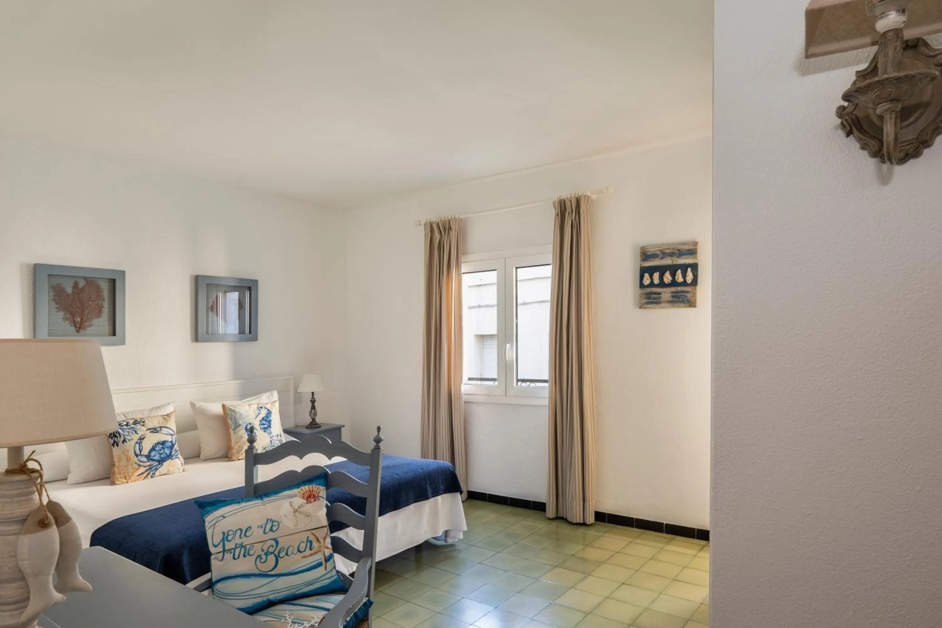 Photo of the whole room in La Goleta