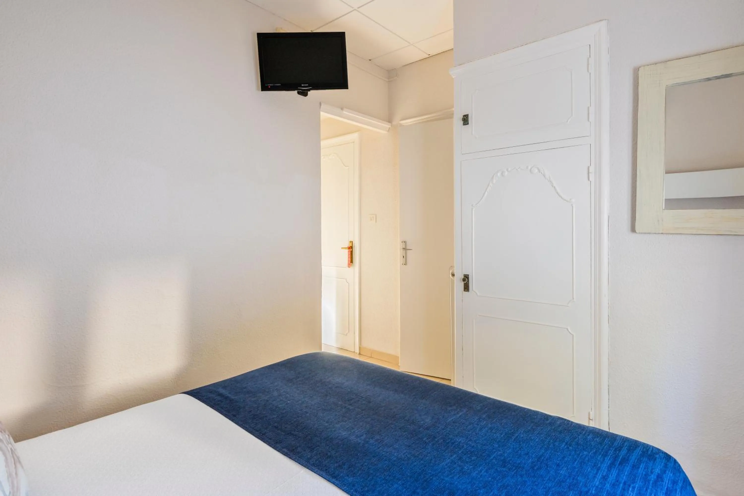 Photo of the whole room, Bed in La Goleta