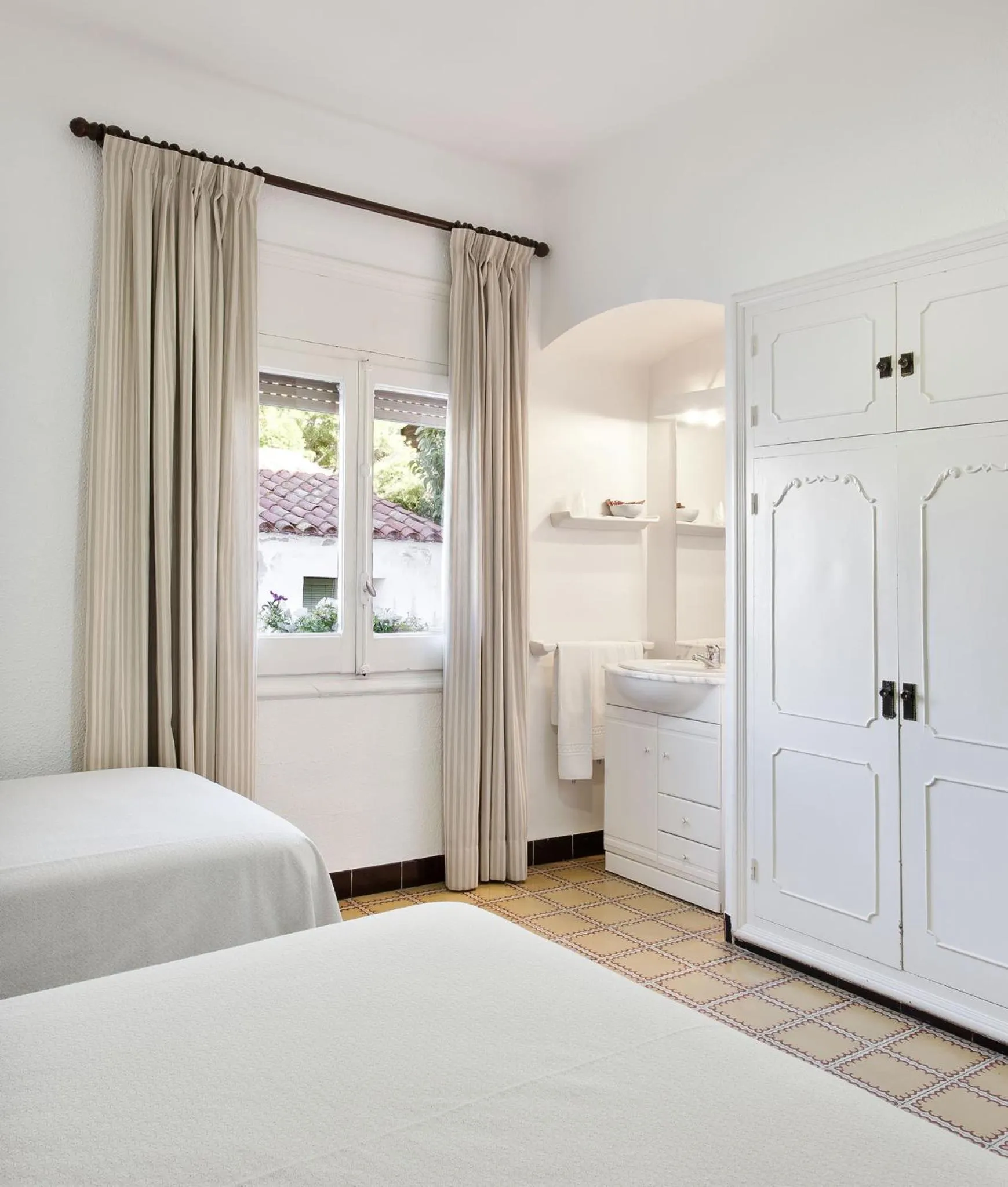 Economy Triple Room in La Goleta