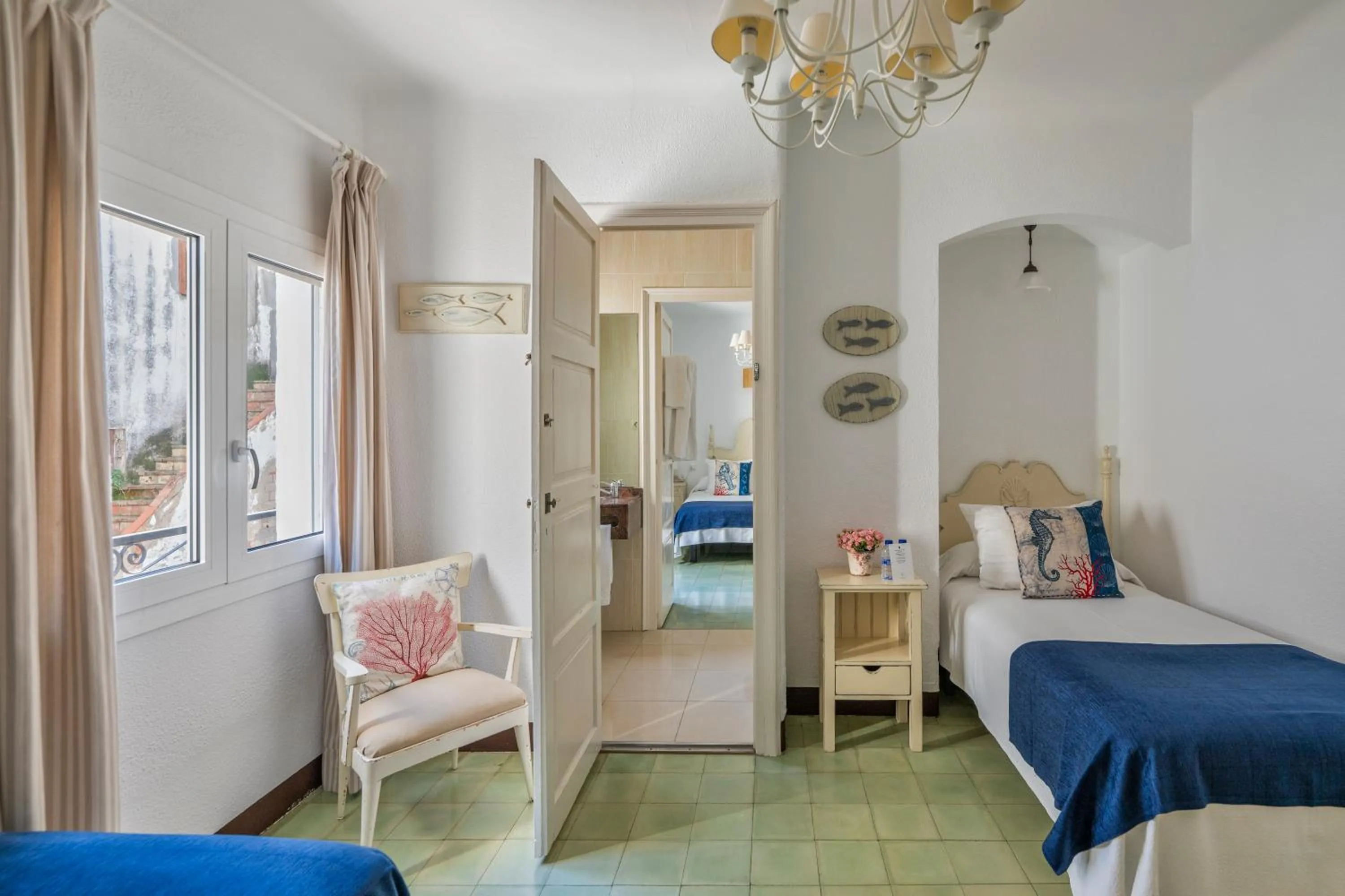 Photo of the whole room, Bed in La Goleta